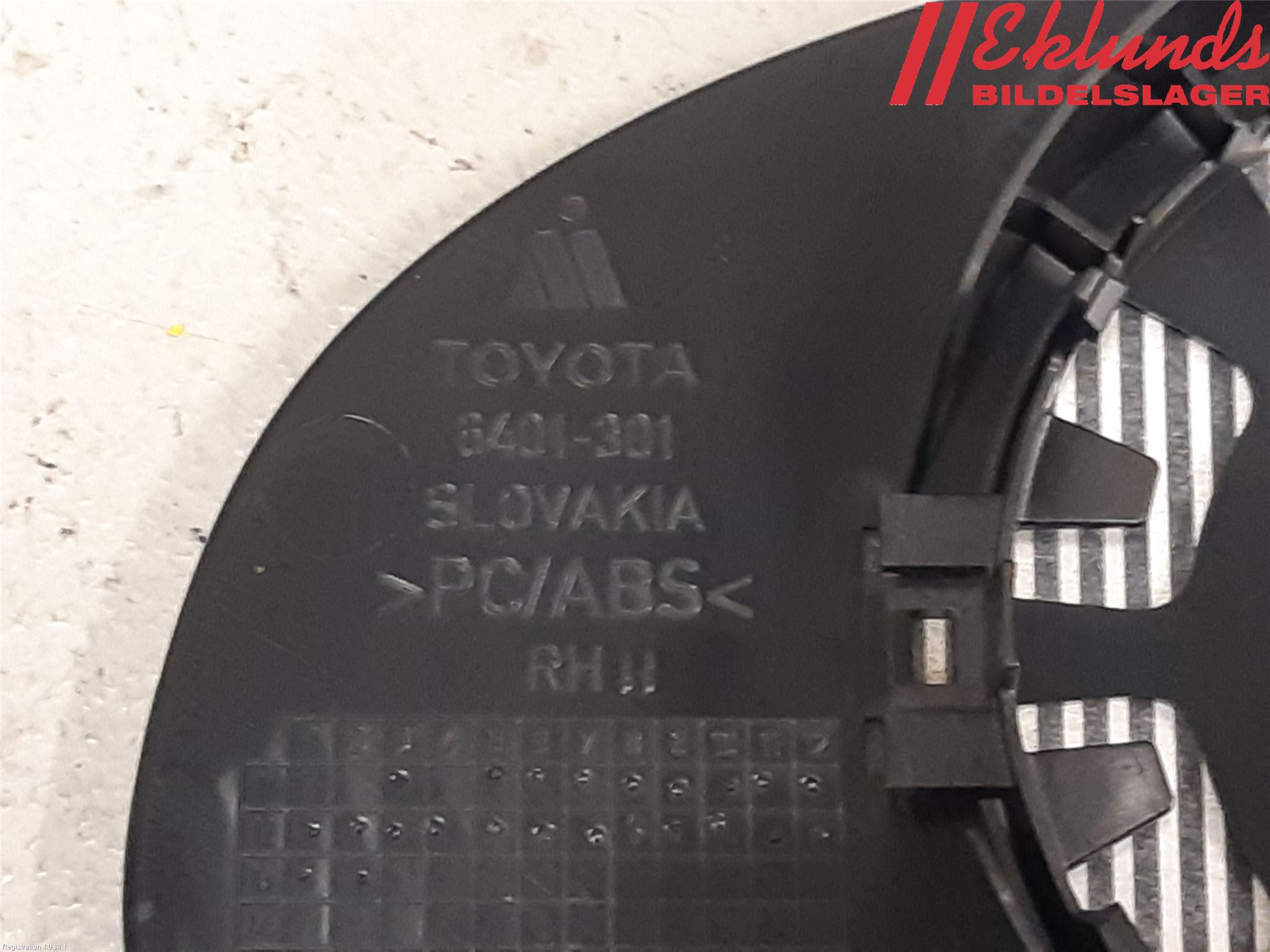 Toyota YARIS XP130 12-14 Spegelglas Hö