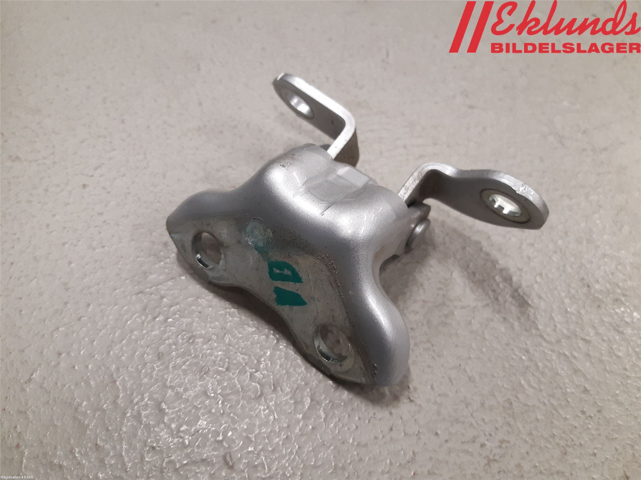 Toyota YARIS XP21 20- Dörrgångjärn