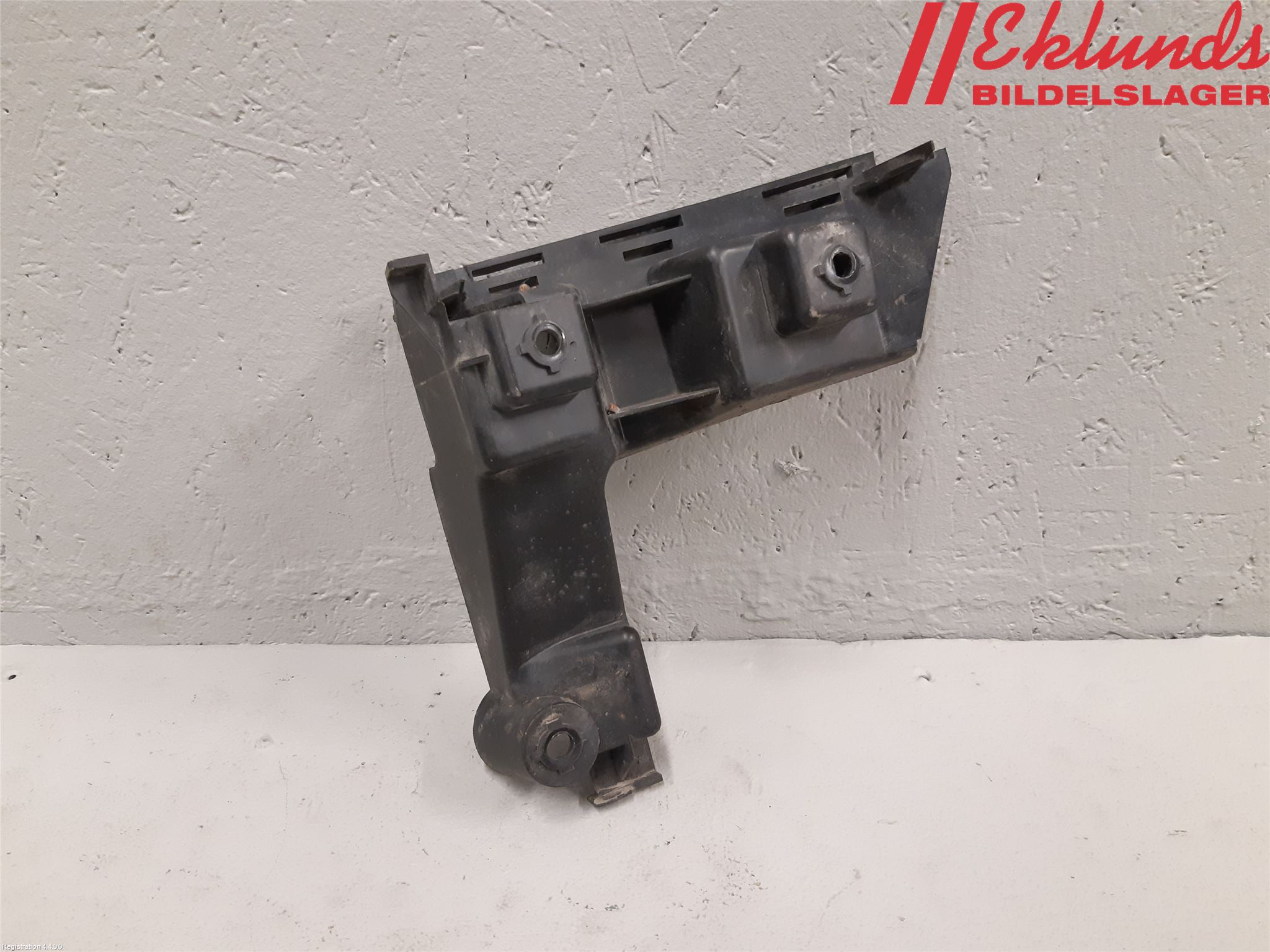 Volvo XC70 08-13 Stötfångarfäste Bak Vä