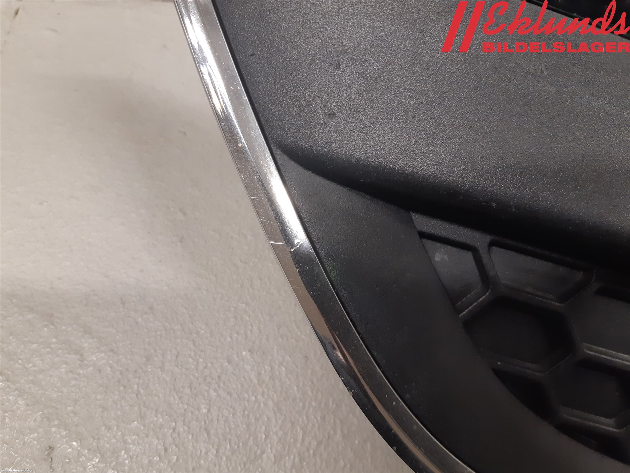 Volvo V60 11-13 Stöt Utfyllnad-List-Grill