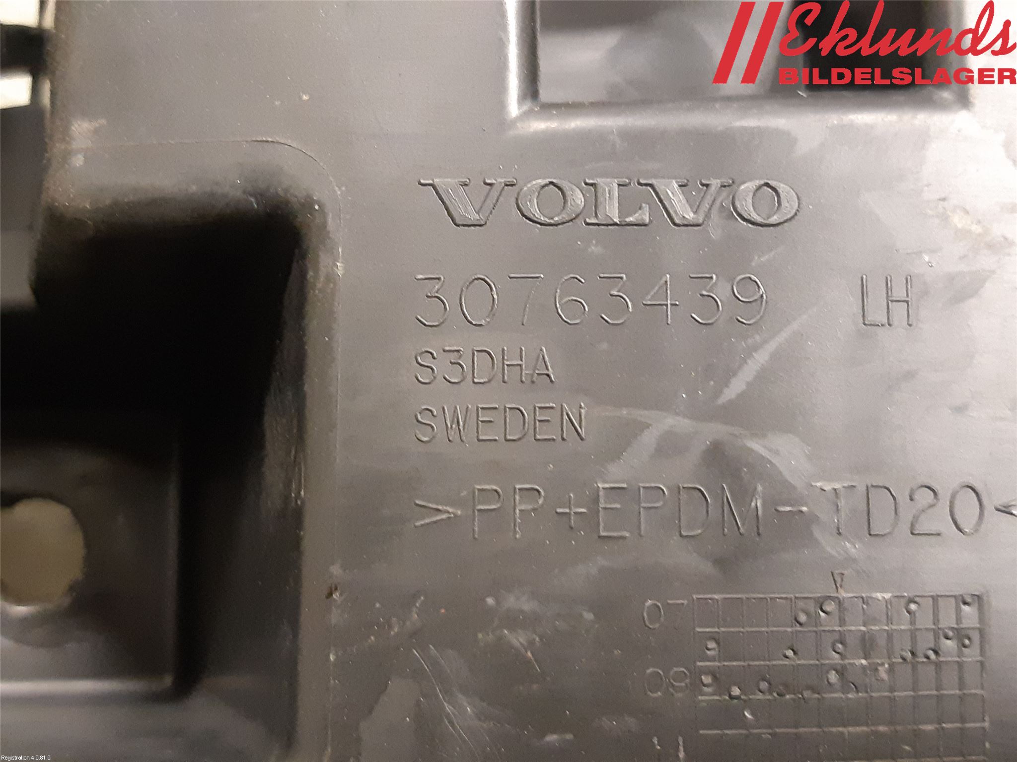 Volvo XC60 09-13 Stötfångarfäste Bak Vä