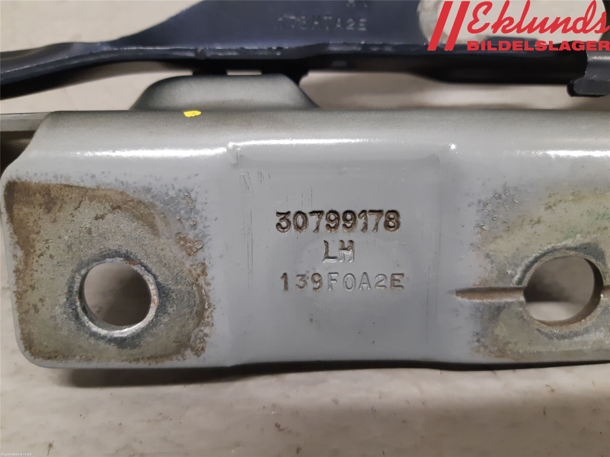 Volvo S60 11-13 Huvgångjärn