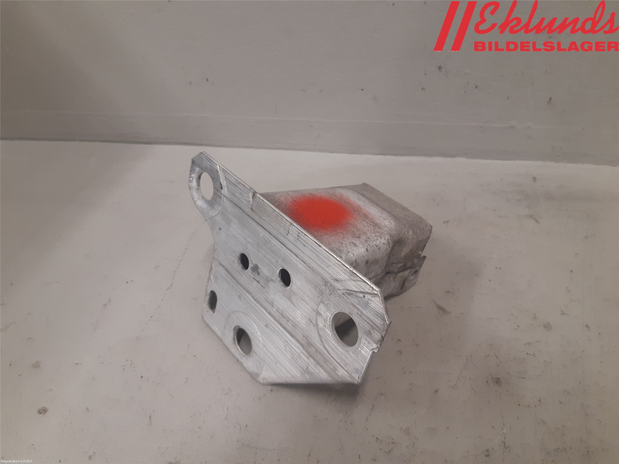 Renault CLIO III  09-12 Stötfångarbärjärn Fram