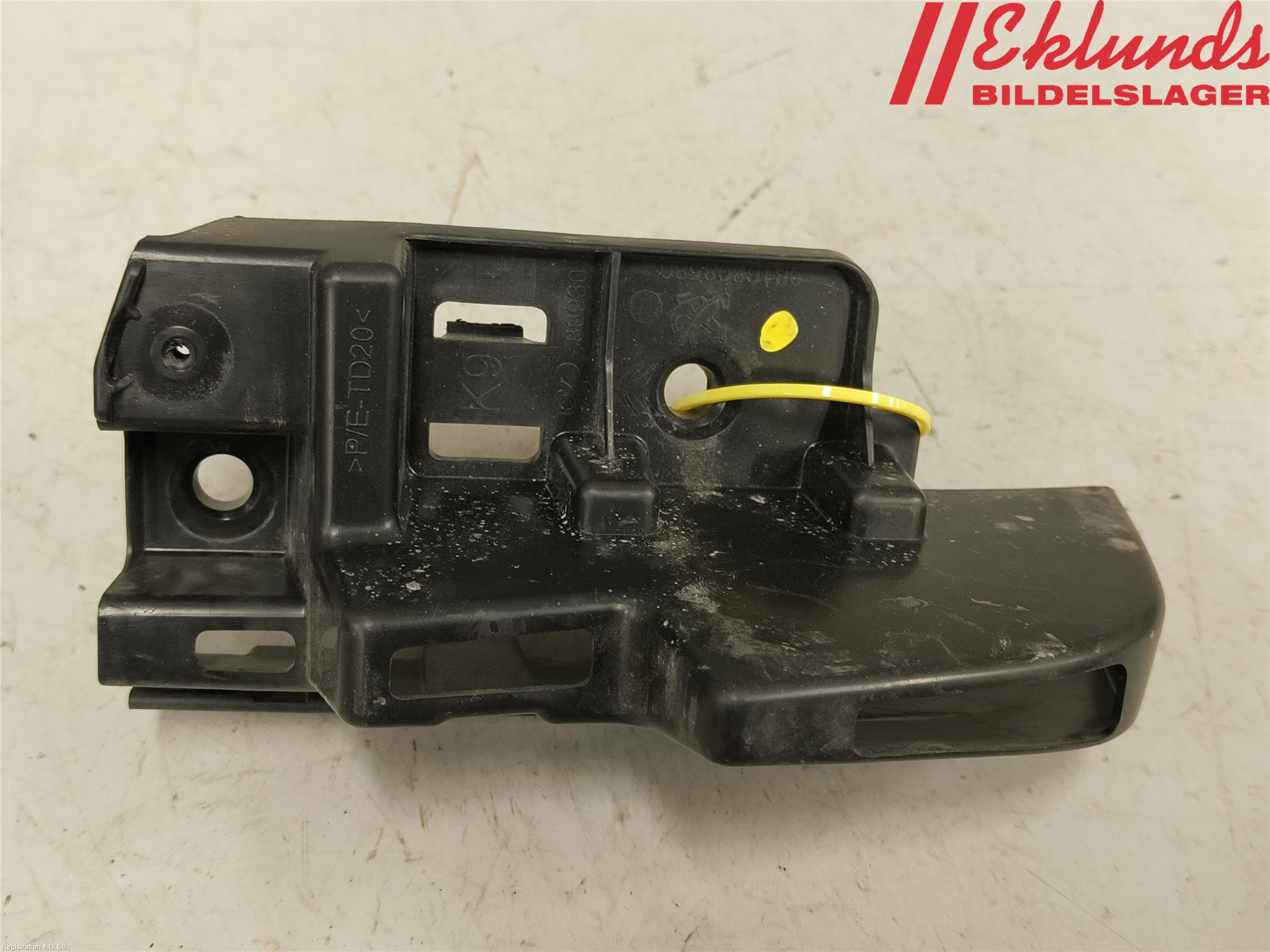 Peugeot PARTNER/E-PARTNER 19- Stötfångarfäste Bak Vä