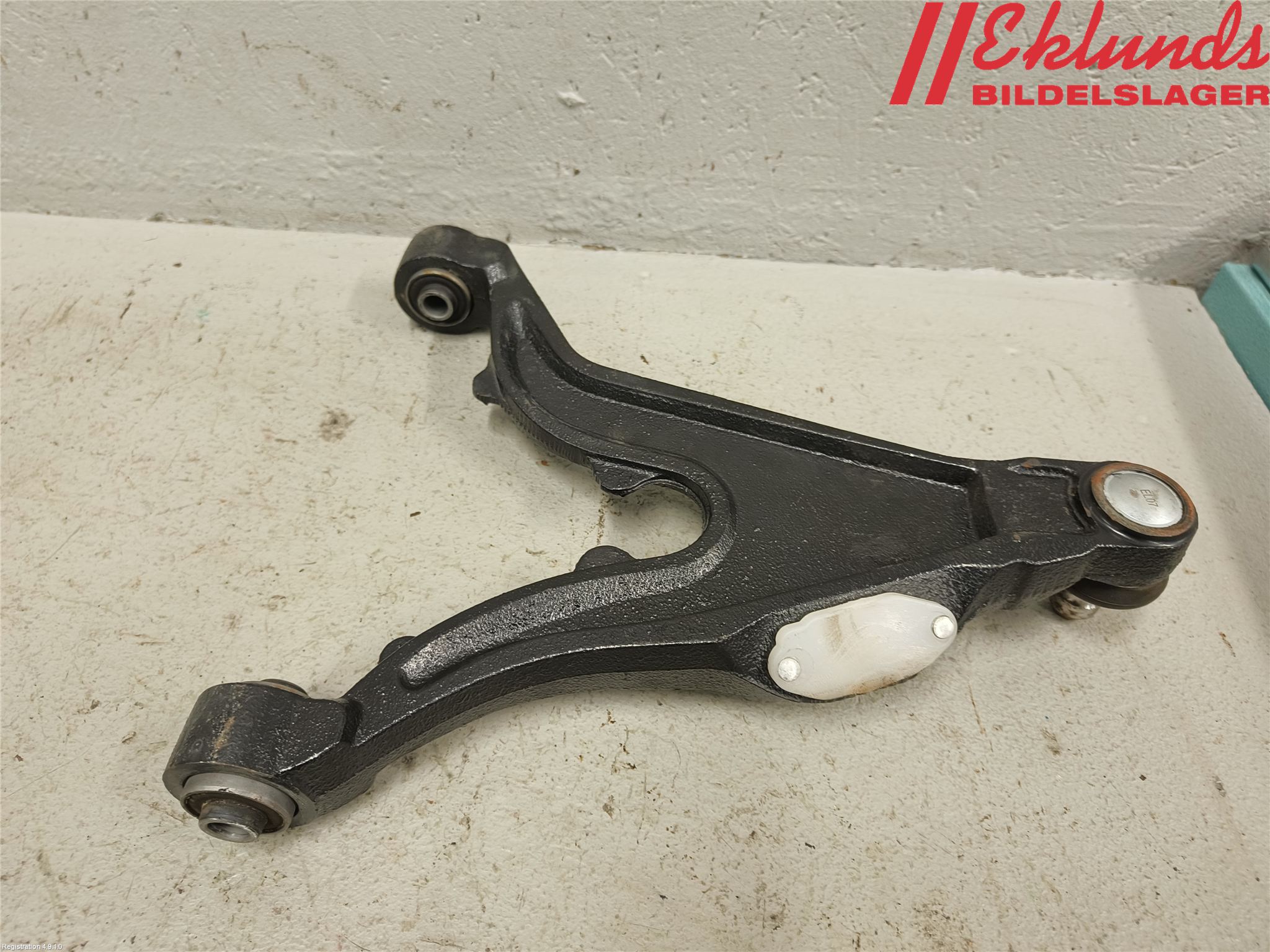 Volvo S70/V70/XC  97-00 Bärarm Fram Undre Hö