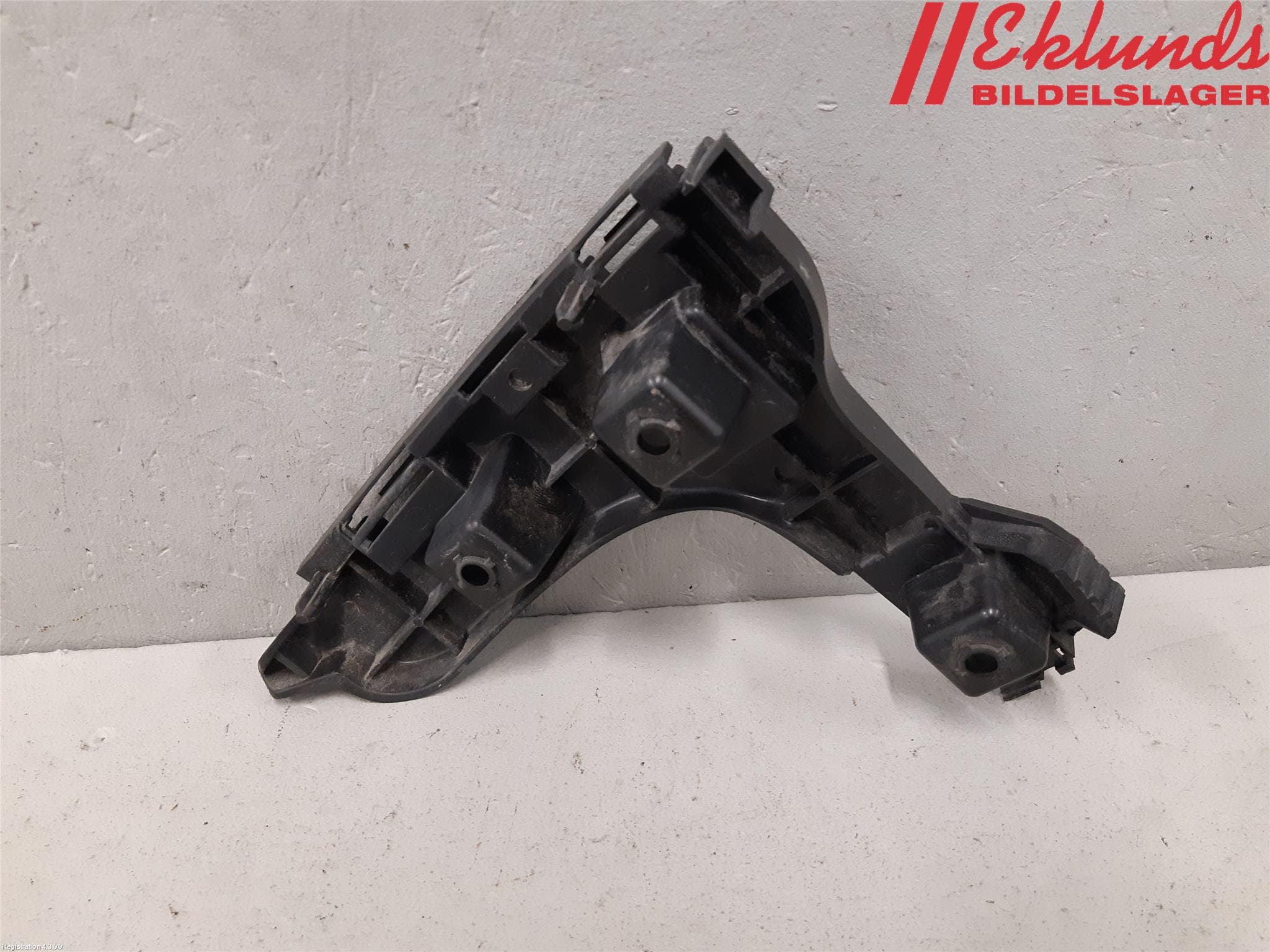 Volvo XC60 09-13 Stötfångarfäste Bak Hö
