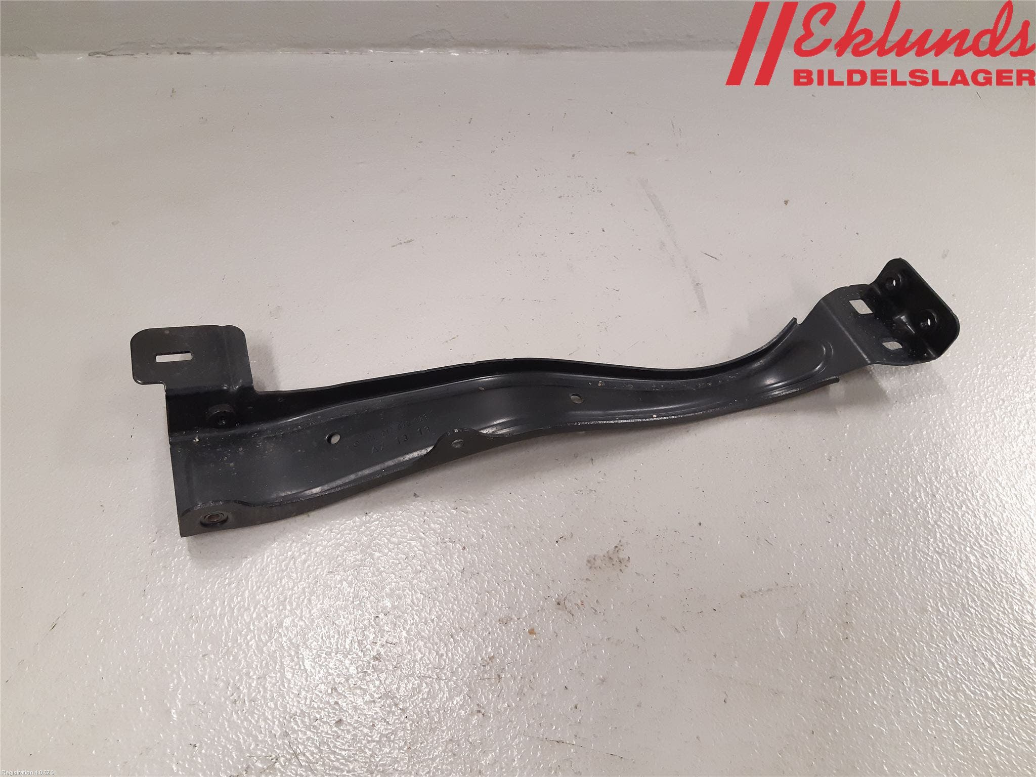 Mercedes-Benz MB E-KLASS (W212) 09-16 Strålkastarsarg Vänster