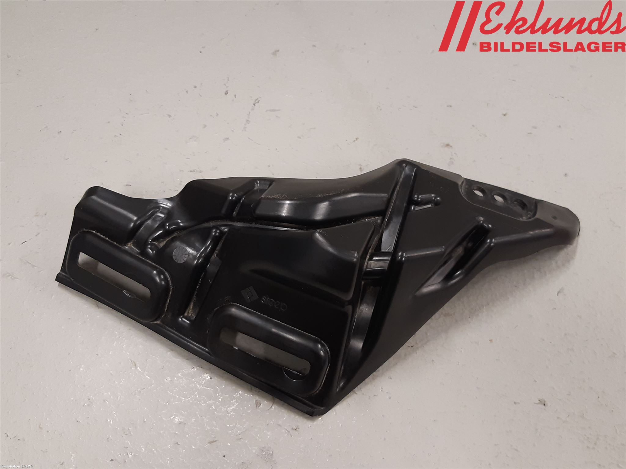 Peugeot 208/E-208 20- Skärmfäste Fram Vä