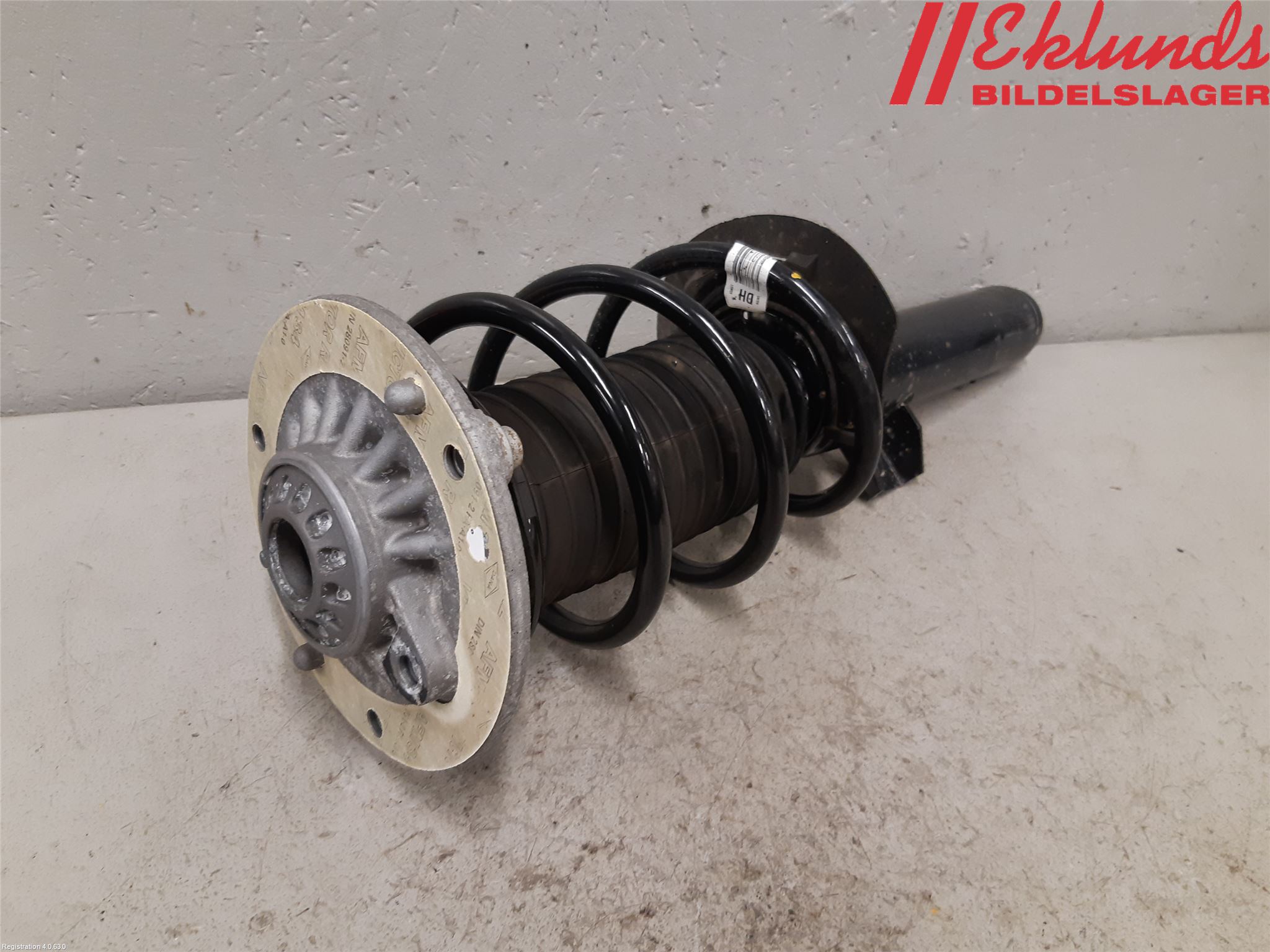 BMW 3 F30/F31/F80 12-19 Fjäderben Fram Höger