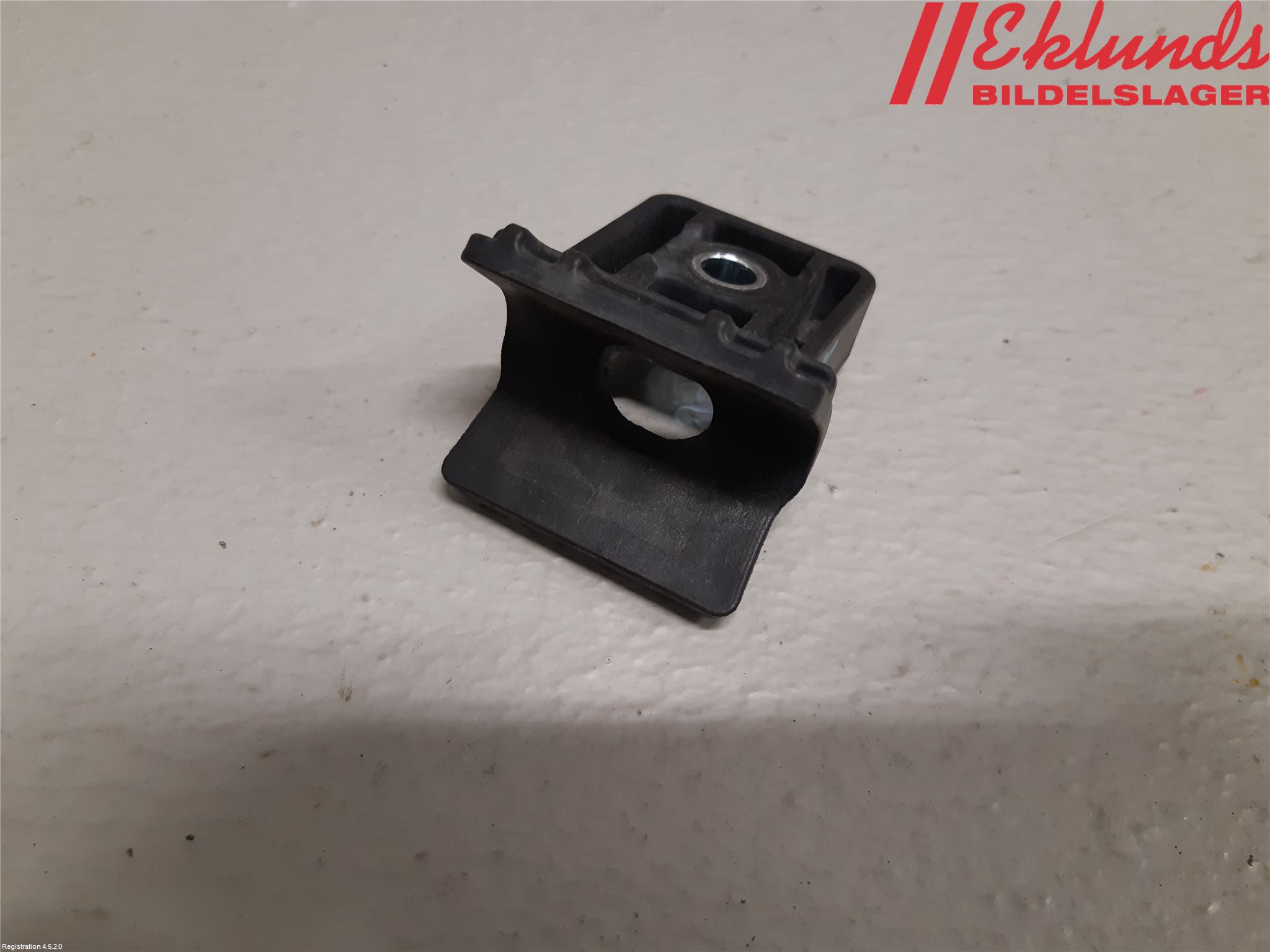 Opel ASTRA J 10-15 Kylarfäste-Ram-Balk