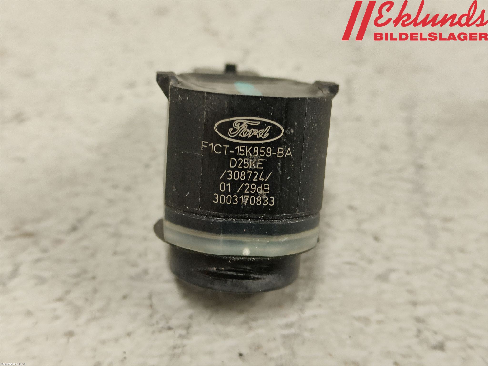 Ford KUGA 17-19 Parkeringshjälp Frontsensor