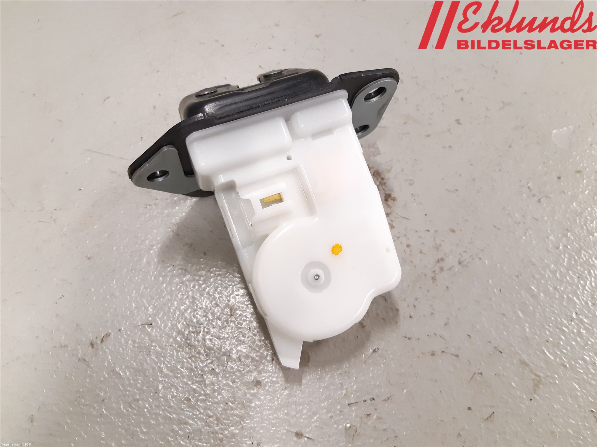 Nissan LEAF 11-17 Låskista Baklucka