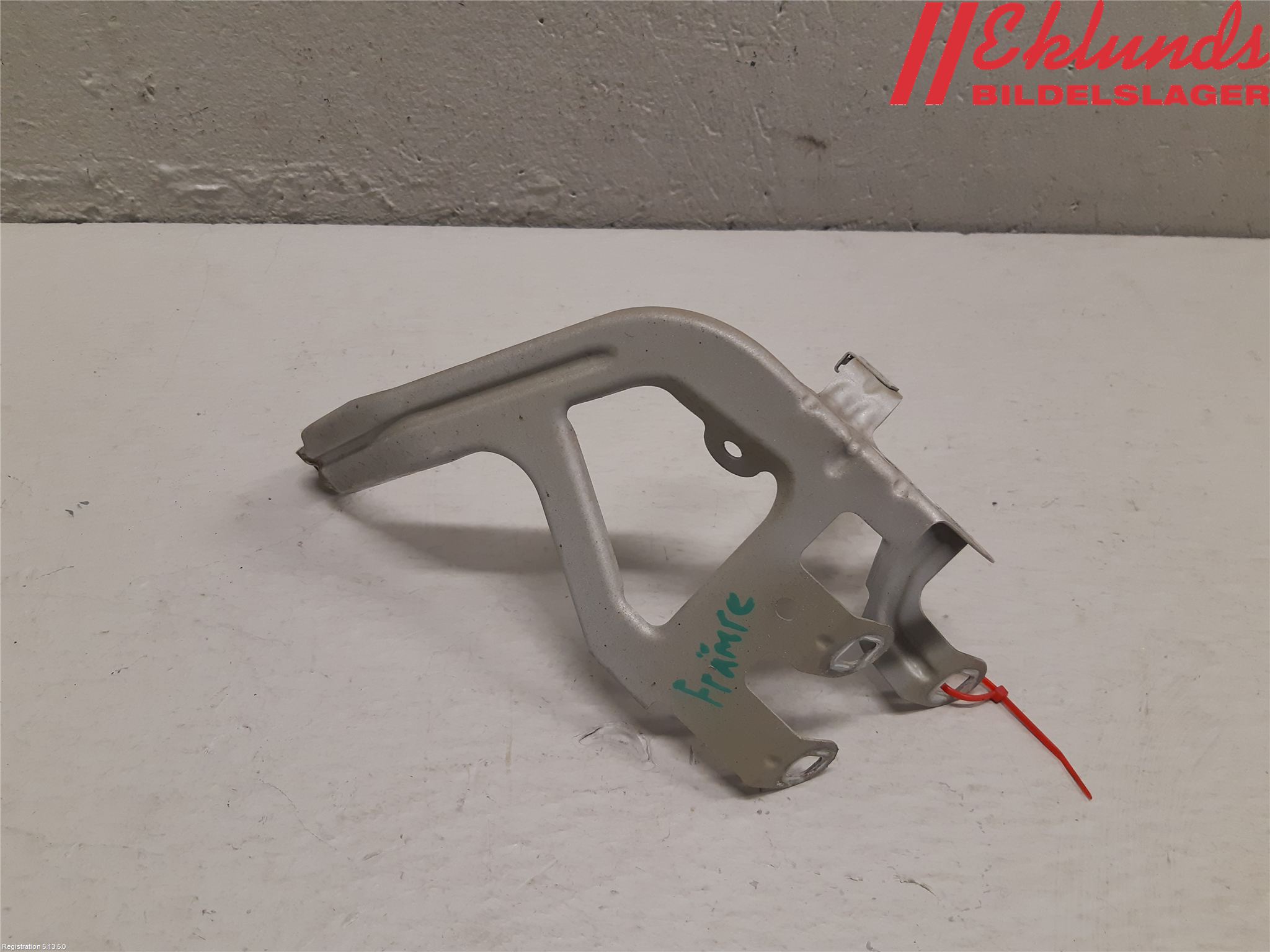 BMW 5 F10/F11/F18 09-17 Skärmfäste Fram Vä