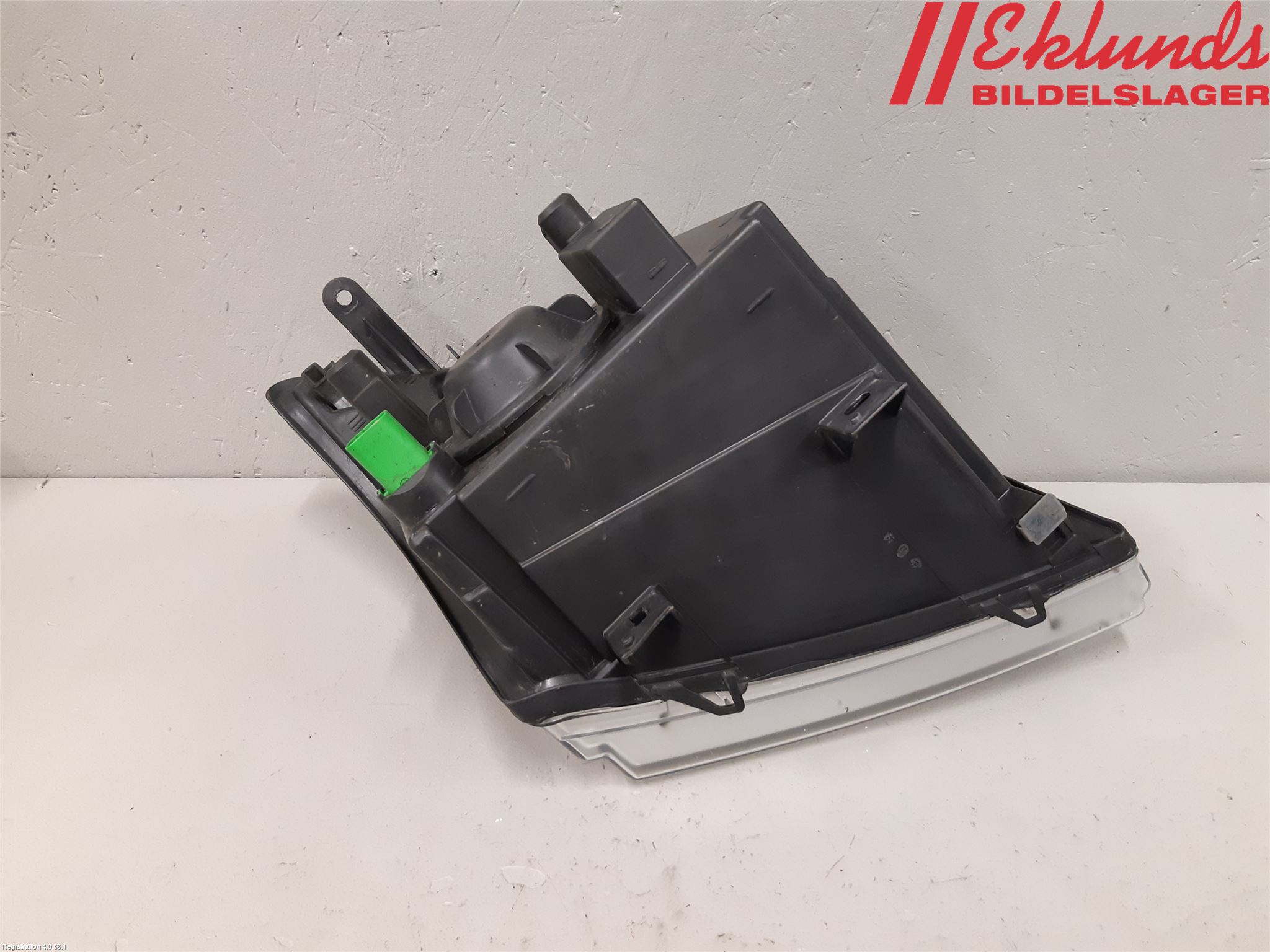 Ford TRANSIT CONNECT 09-13 Strålkastare Vänster