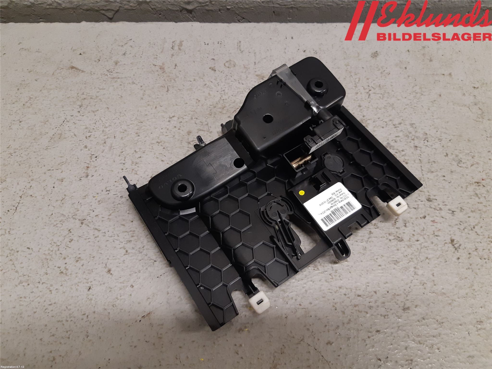 Volvo XC90/RECHARGE 16- Instrumentbräda Förvaringsfack