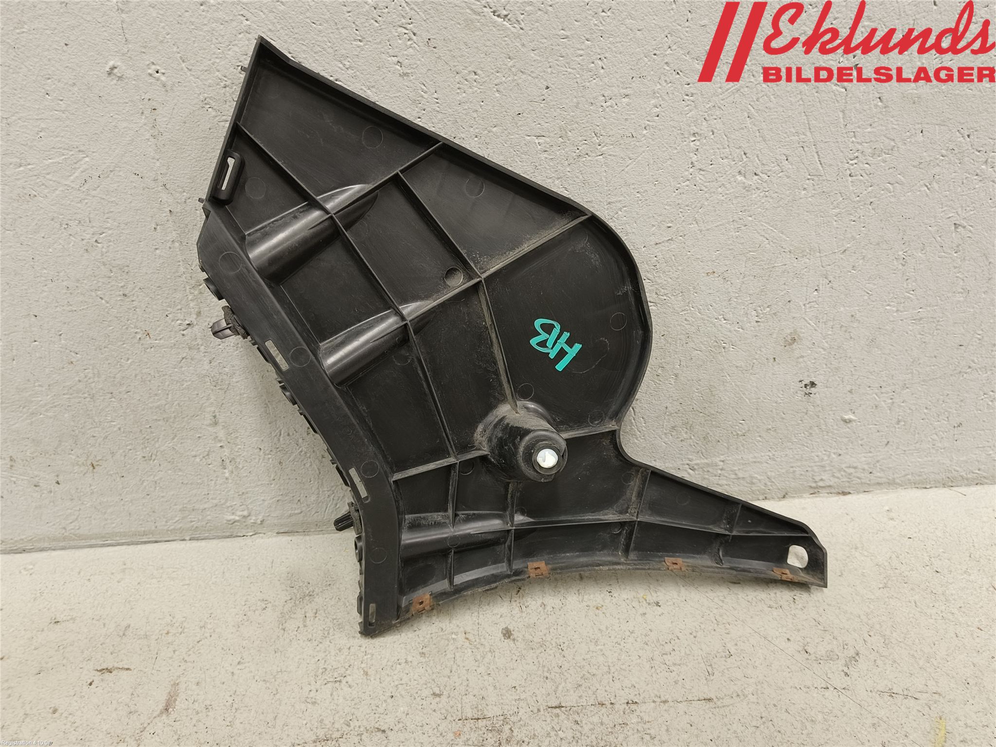 Volvo V60 11-13 Stötfångarfäste Bak Hö