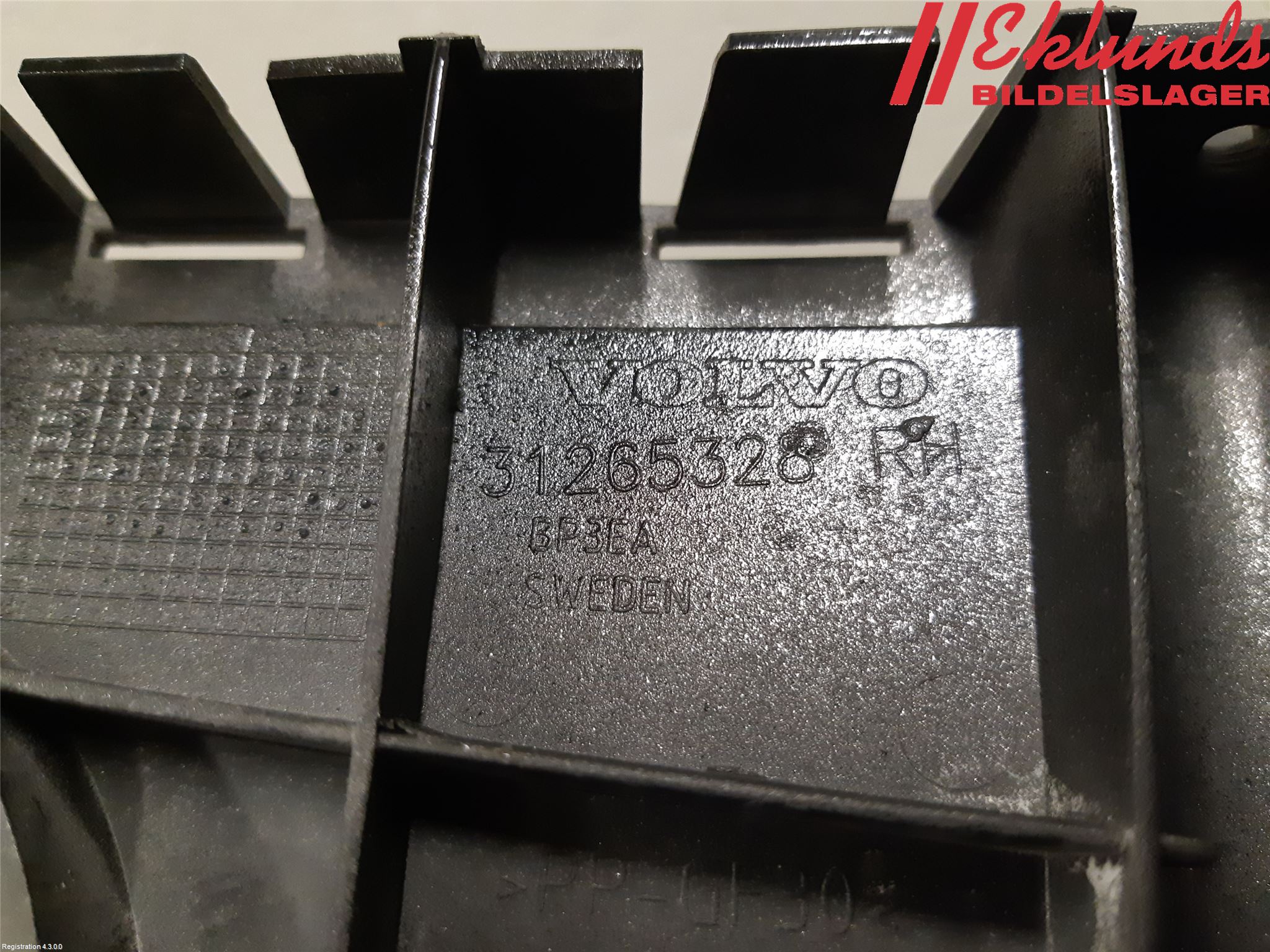 Volvo V70 08-13 Stötfångarfäste Bak Hö