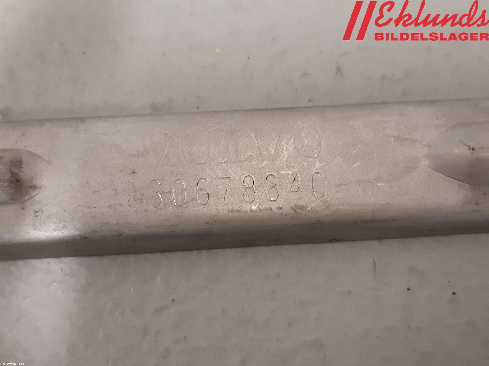 Volvo V70 08-13 Strålkast Fästsarg