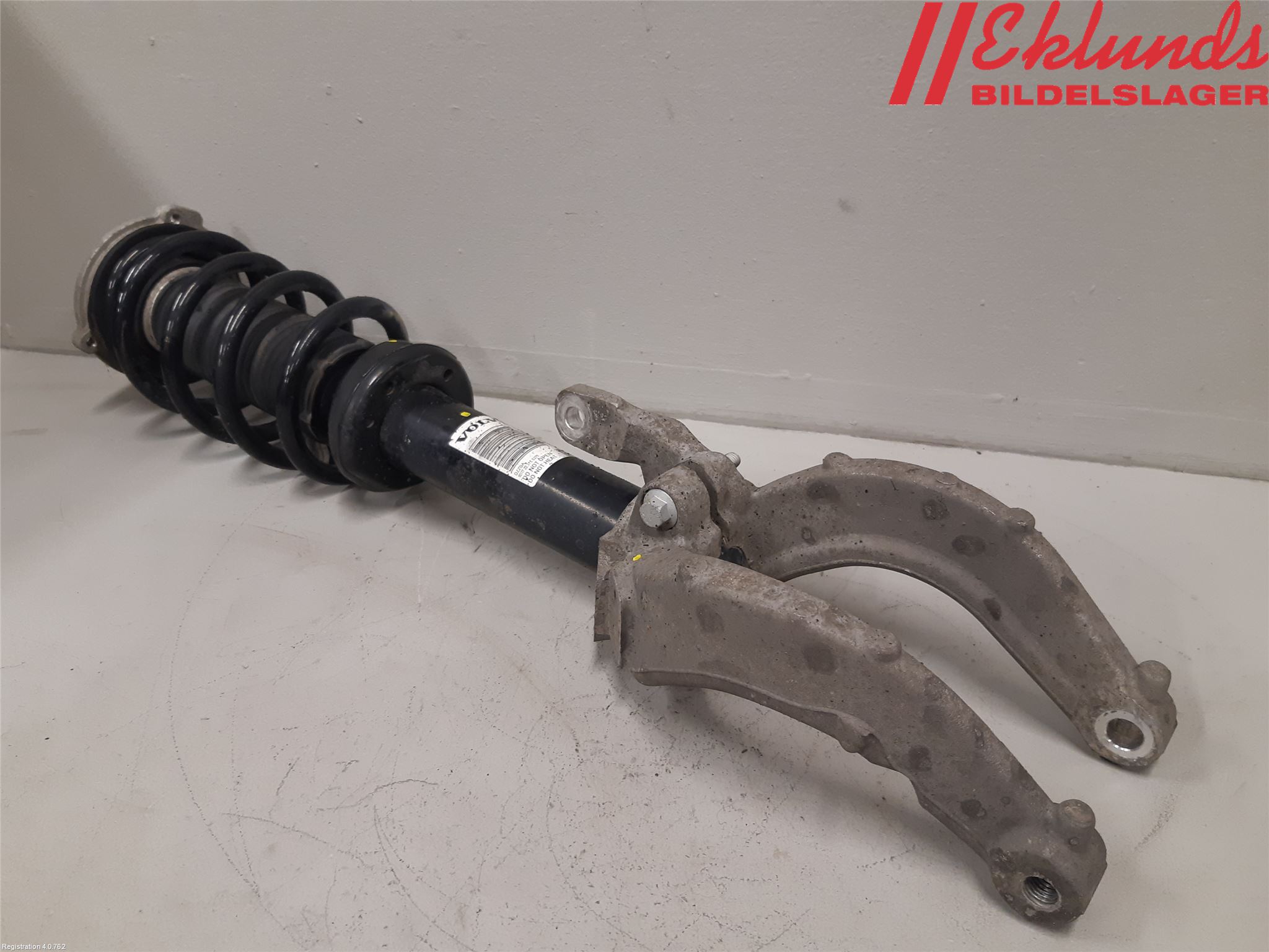 Volvo V90 17->> Fjäderben Fram Höger