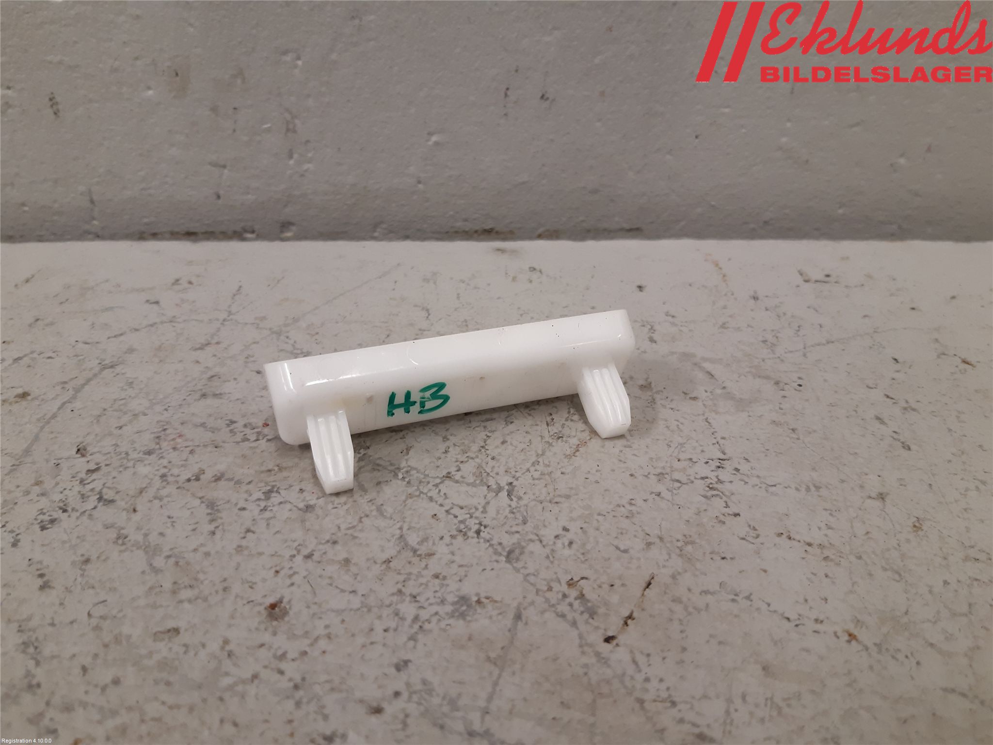 Nissan QASHQAI   07-10 Stötfångarfäste Bak Hö
