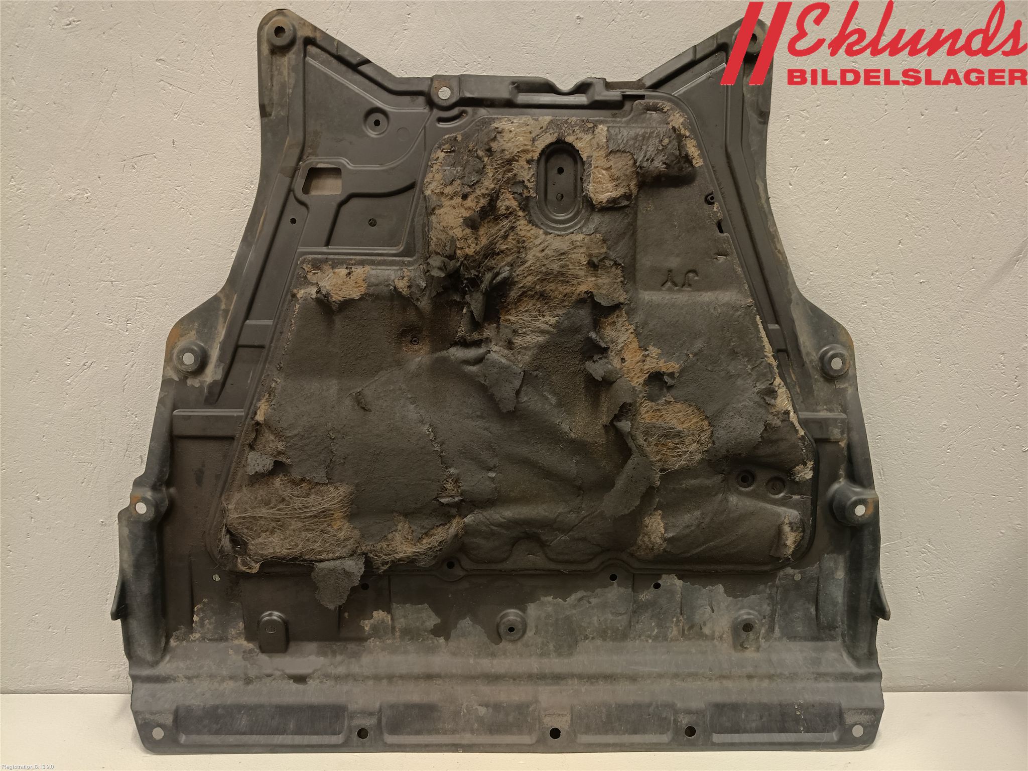 Nissan X-TRAIL 08-14 Hasplåt Plåt-Plast