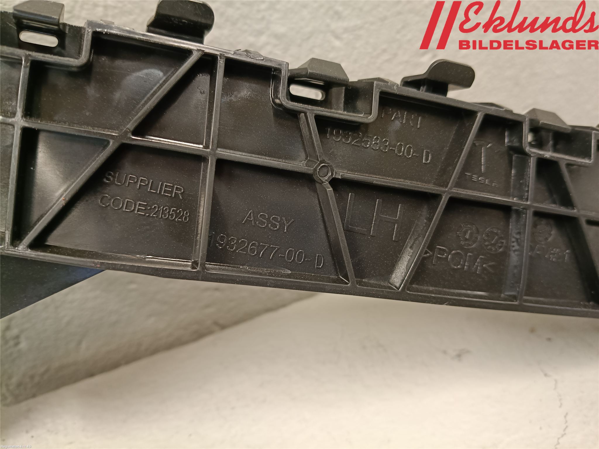 Tesla MODEL Y 21- Stötfångarfäste Bak Vä