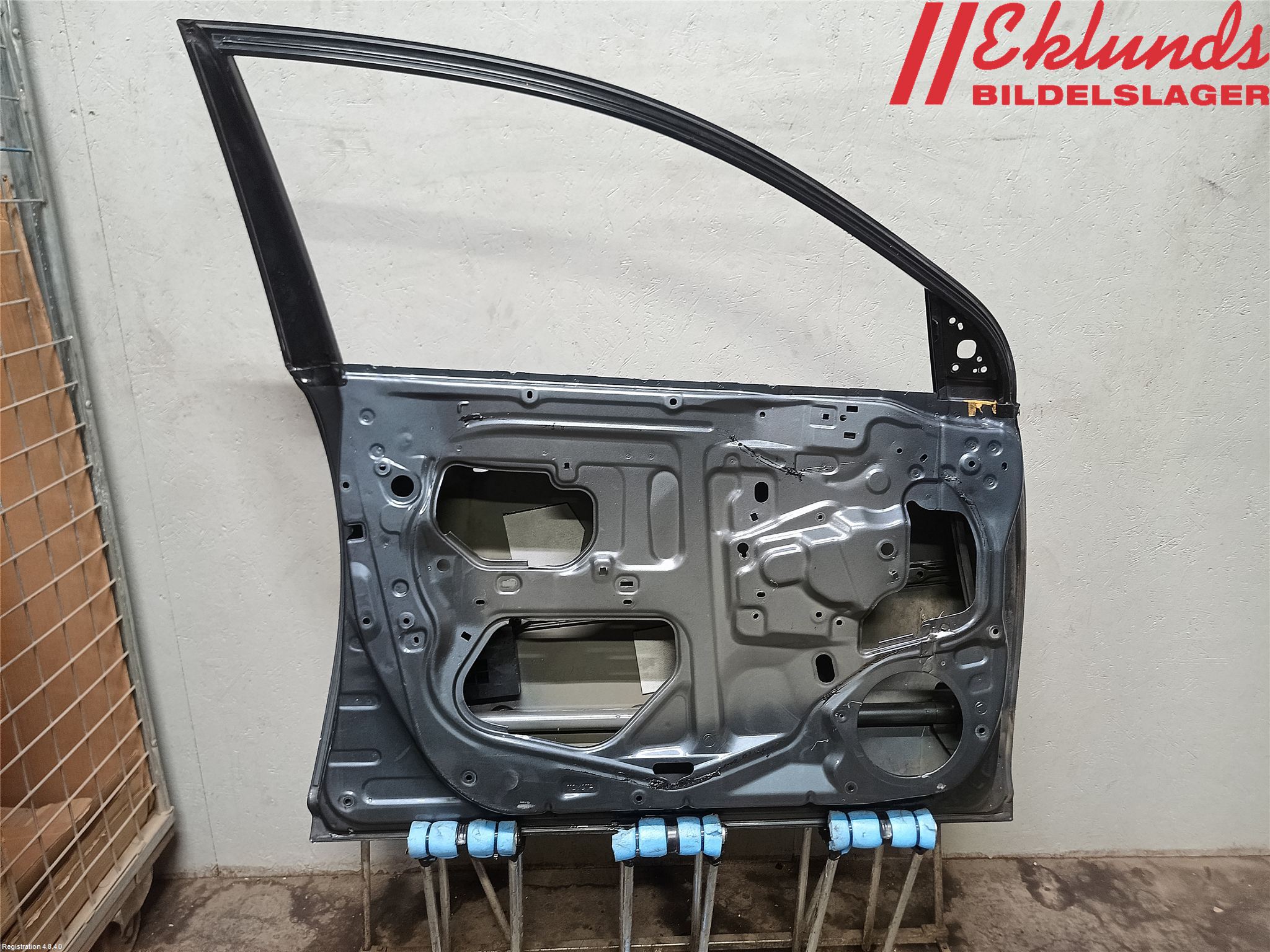 Toyota AVENSIS 03-06 Dörr Fram Vänster