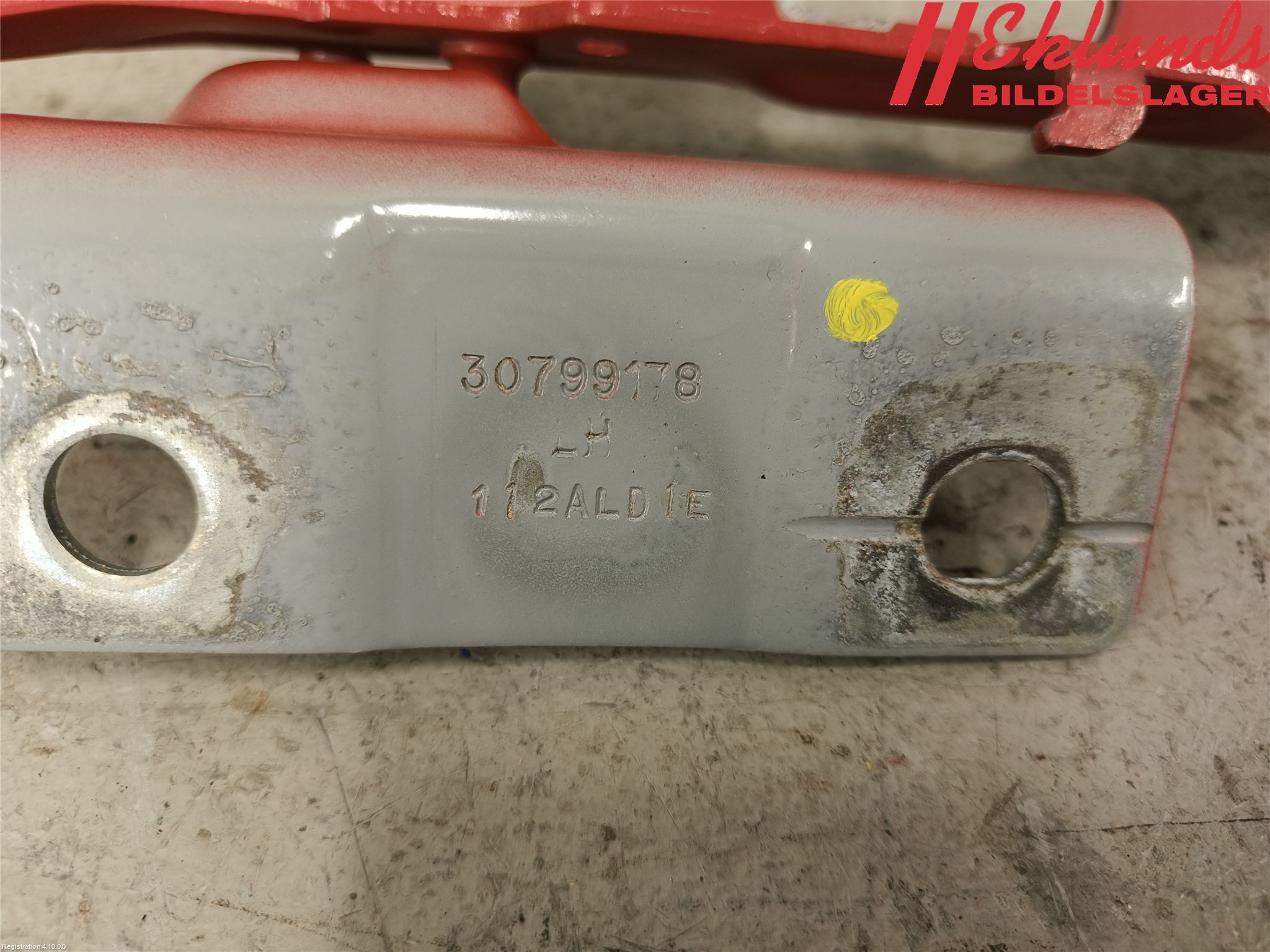 Volvo V60 11-13 Huvgångjärn