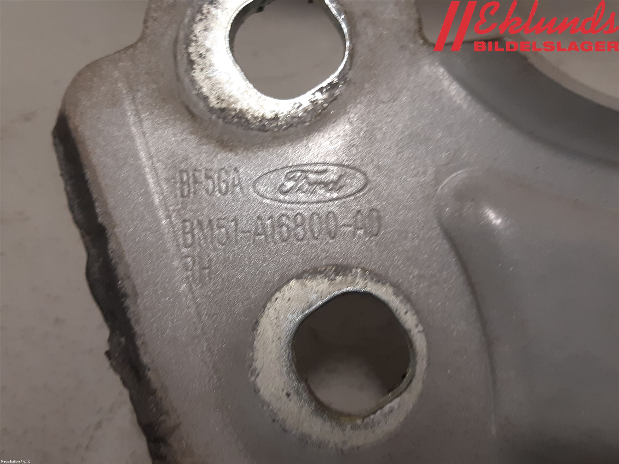 Ford FOCUS 11-14 Huvgångjärn