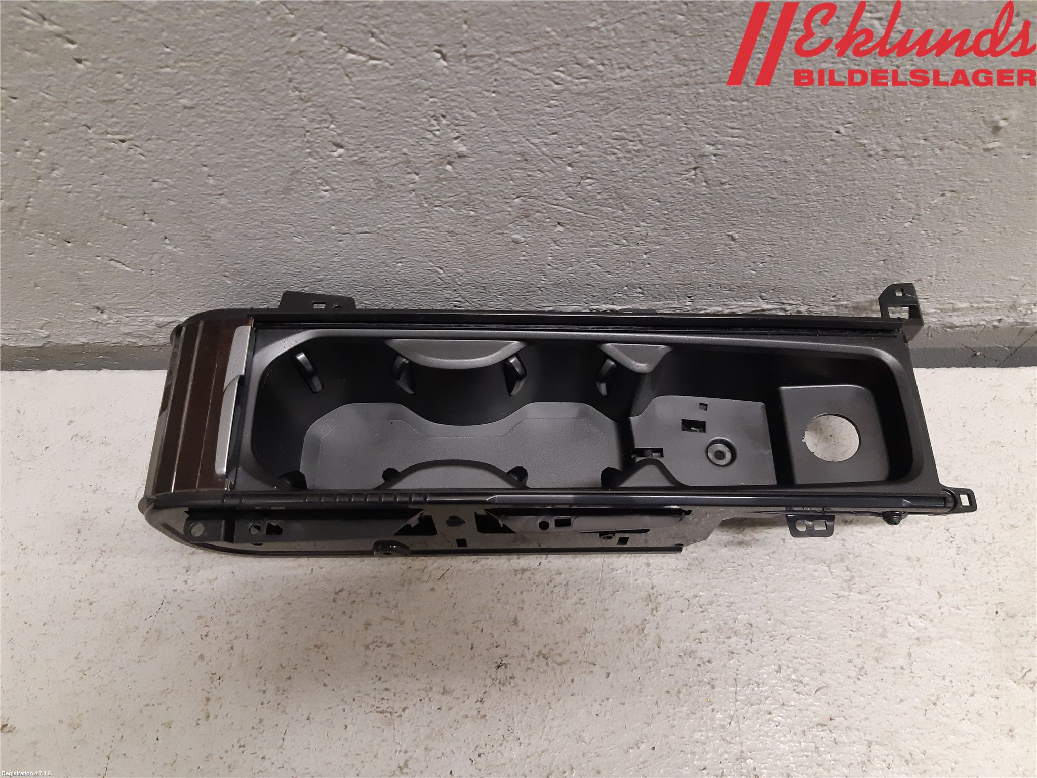 Volvo XC90/RECHARGE 16- Mugghållare