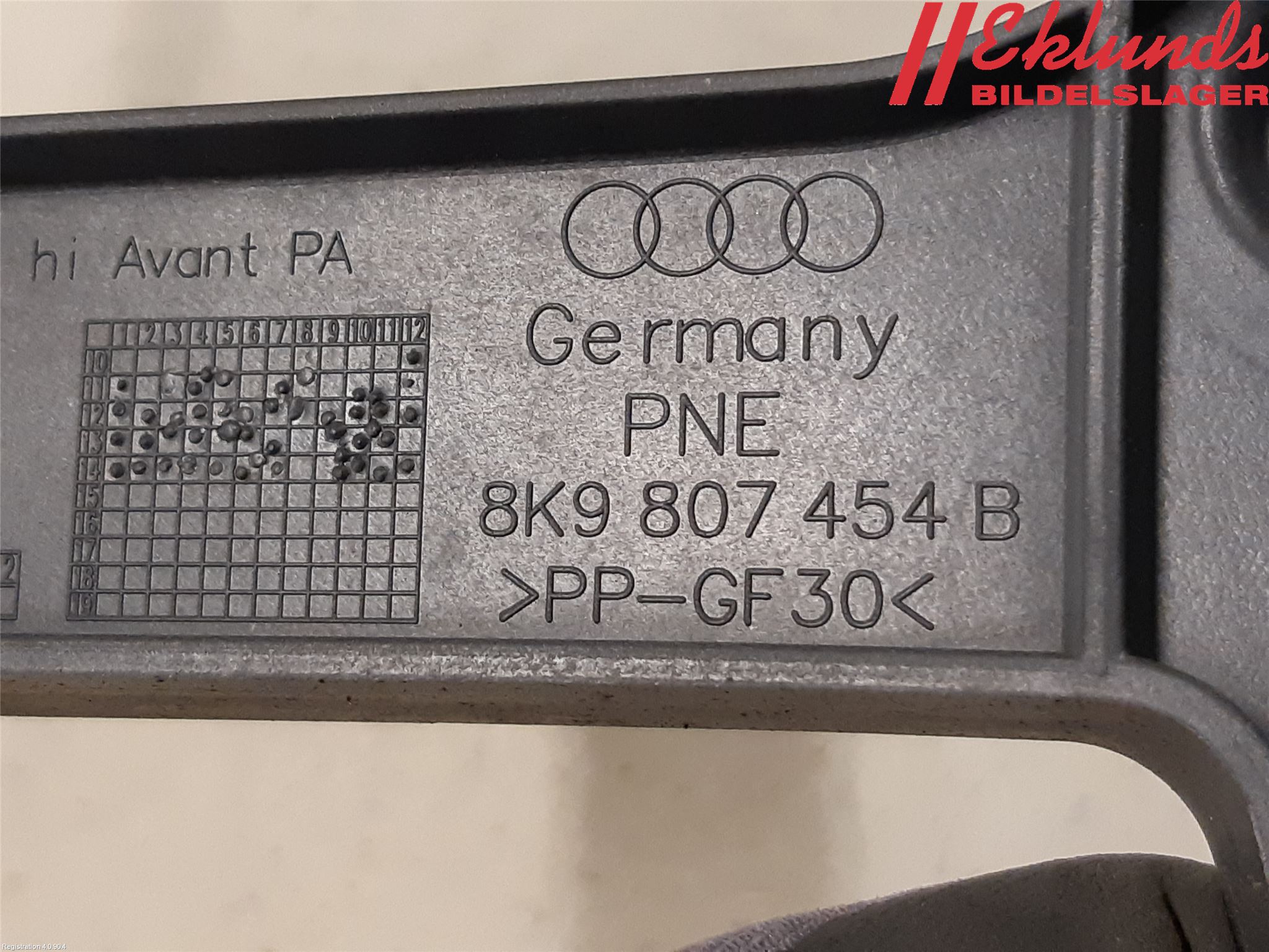 Audi A4 12-15 Stötfångarfäste Bak Hö
