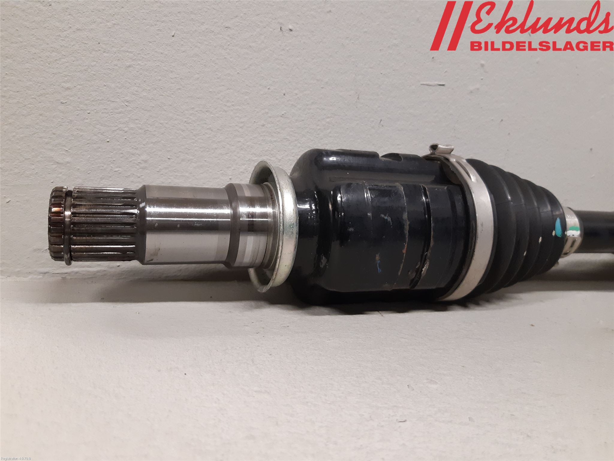 Toyota C-HR 16-23 Drivaxel Fram Höger
