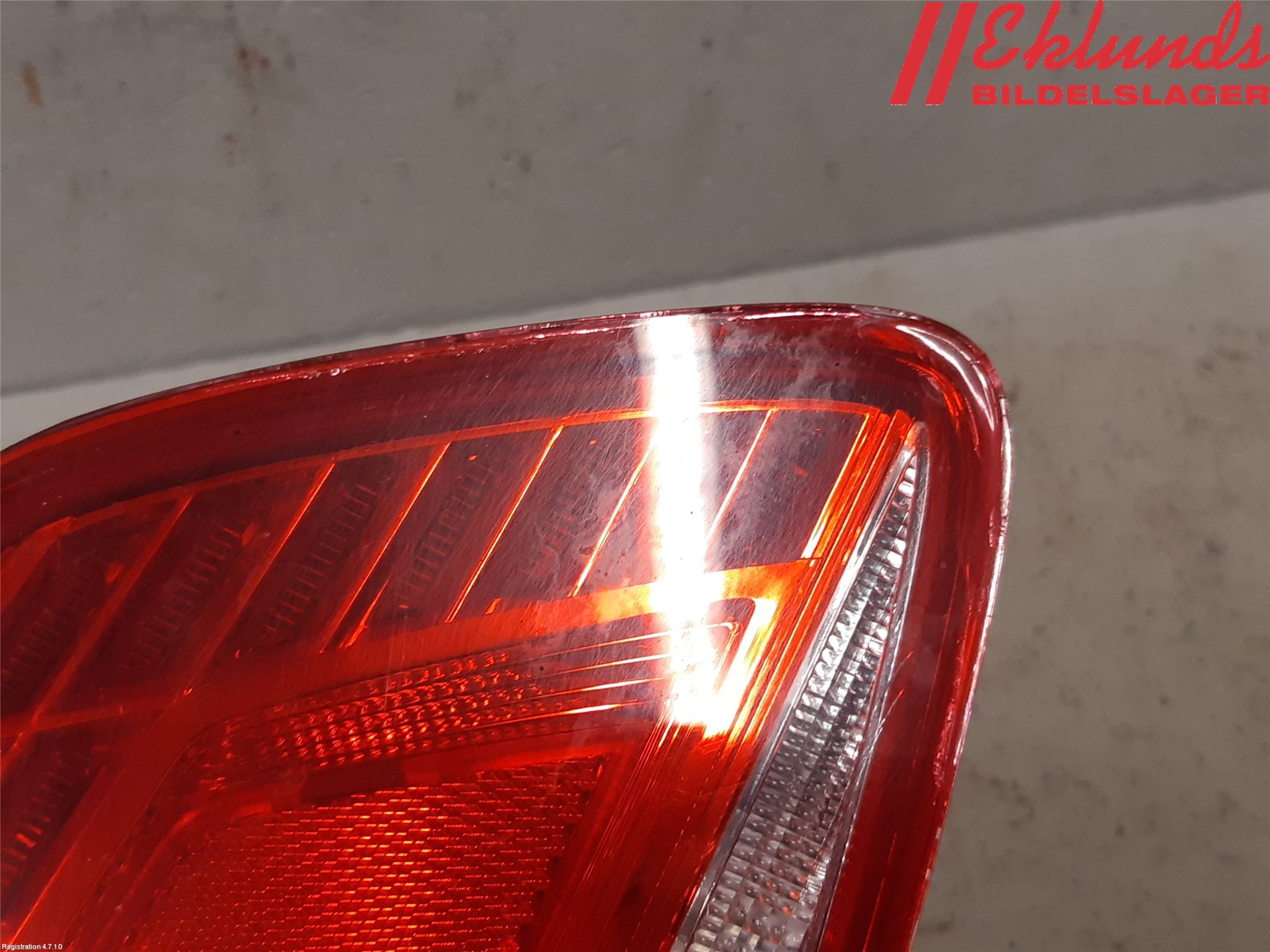 Volkswagen VW PASSAT 11-14 Bakljus Lucka Vä