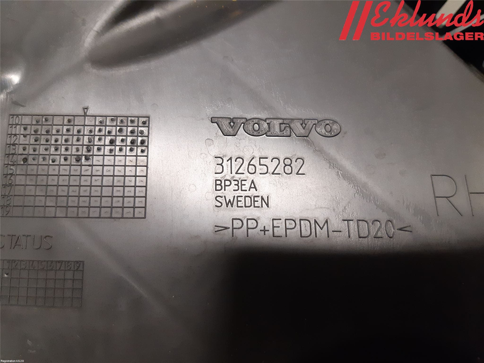 Volvo V60 11-13 Stötfångarfäste Bak Hö