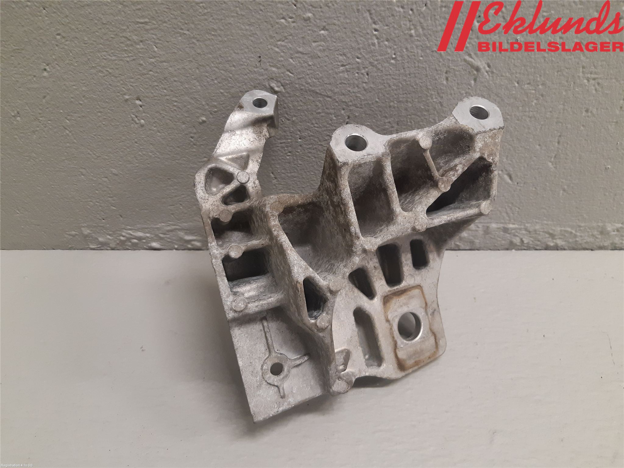 Volvo V70 14-16 Motorfäste