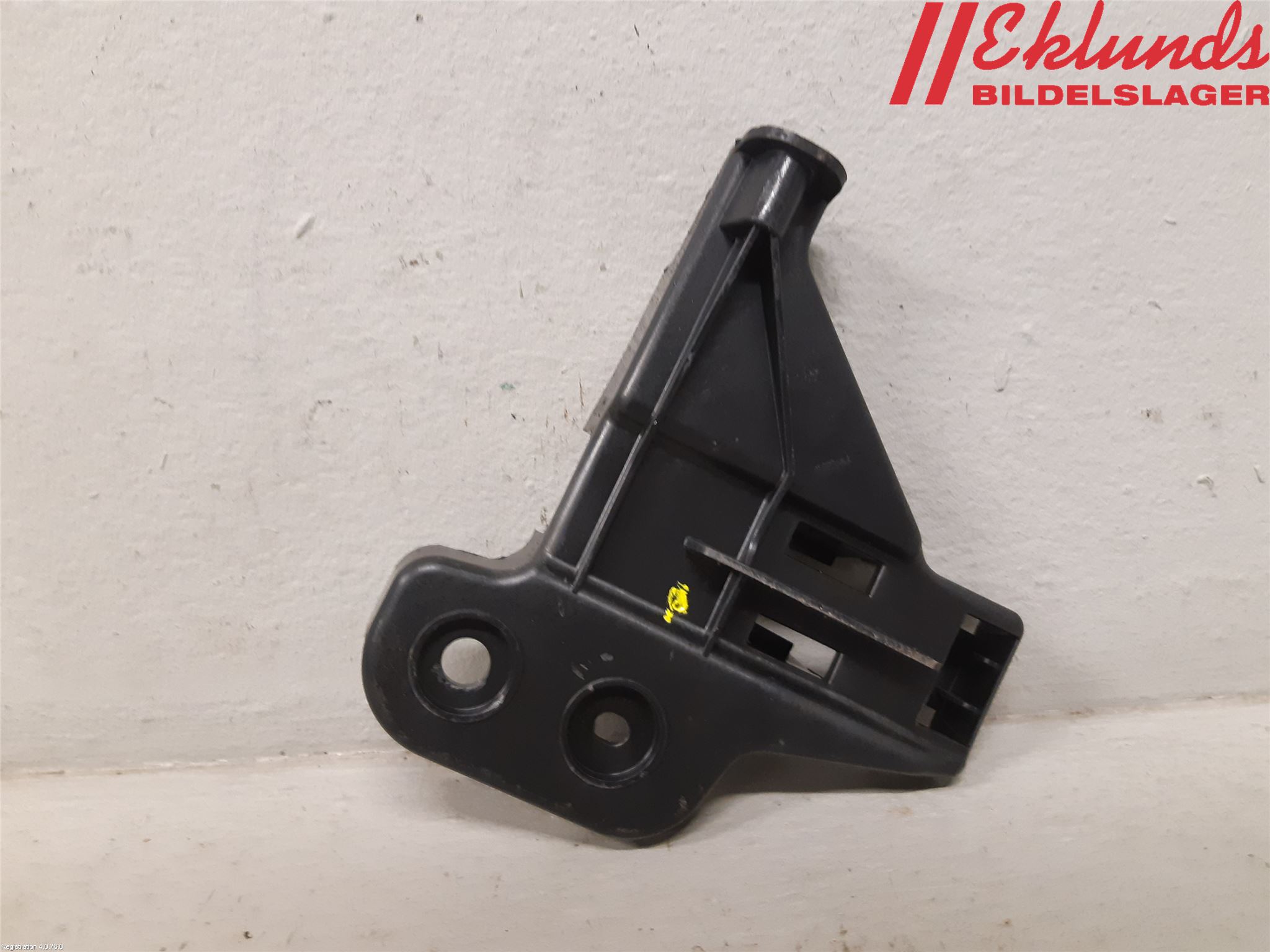 Audi Q2/SQ2 17- Stötfångarfäste Bak Vä