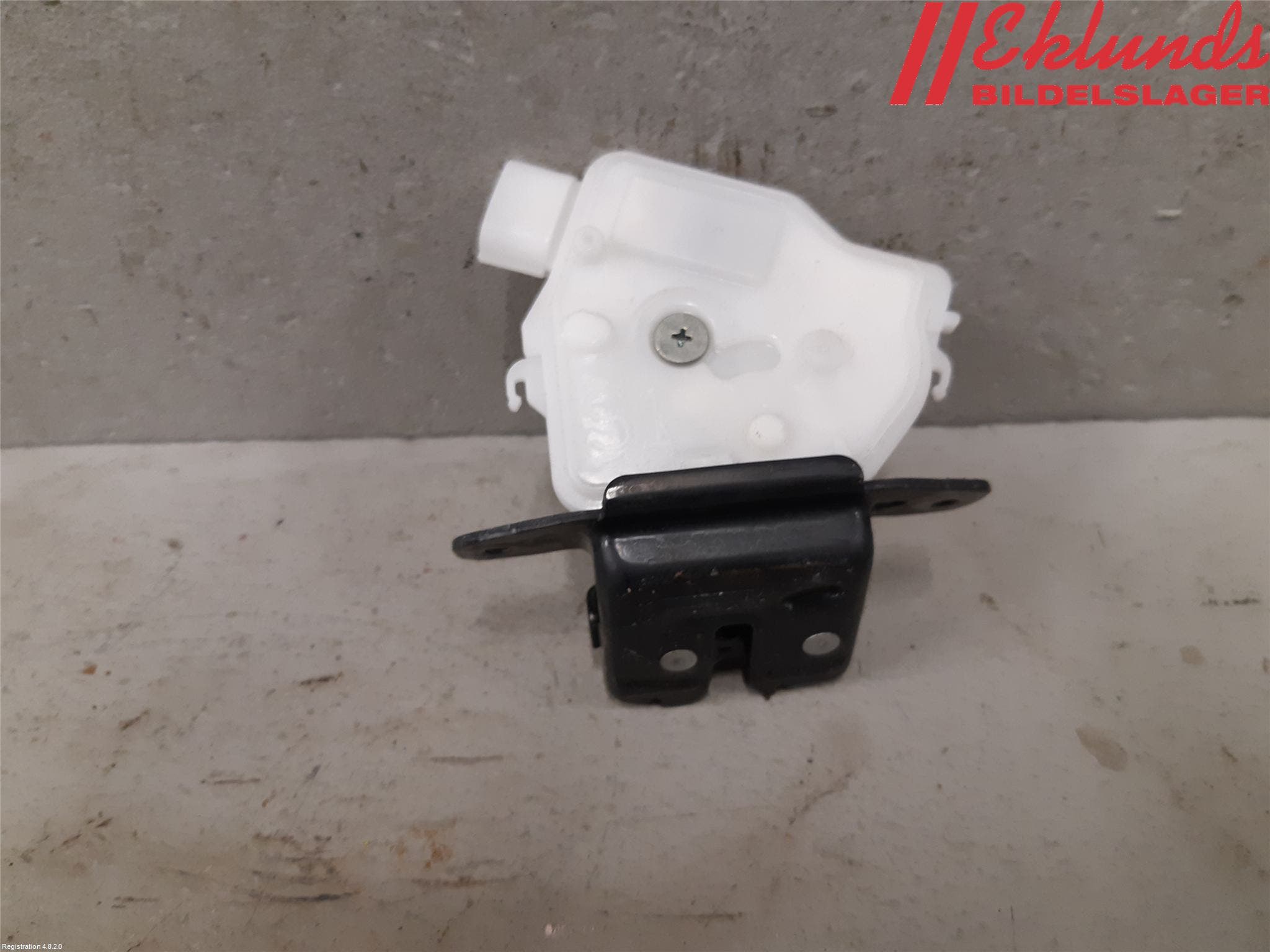 Toyota YARIS XP130 15-20 Låskista Baklucka