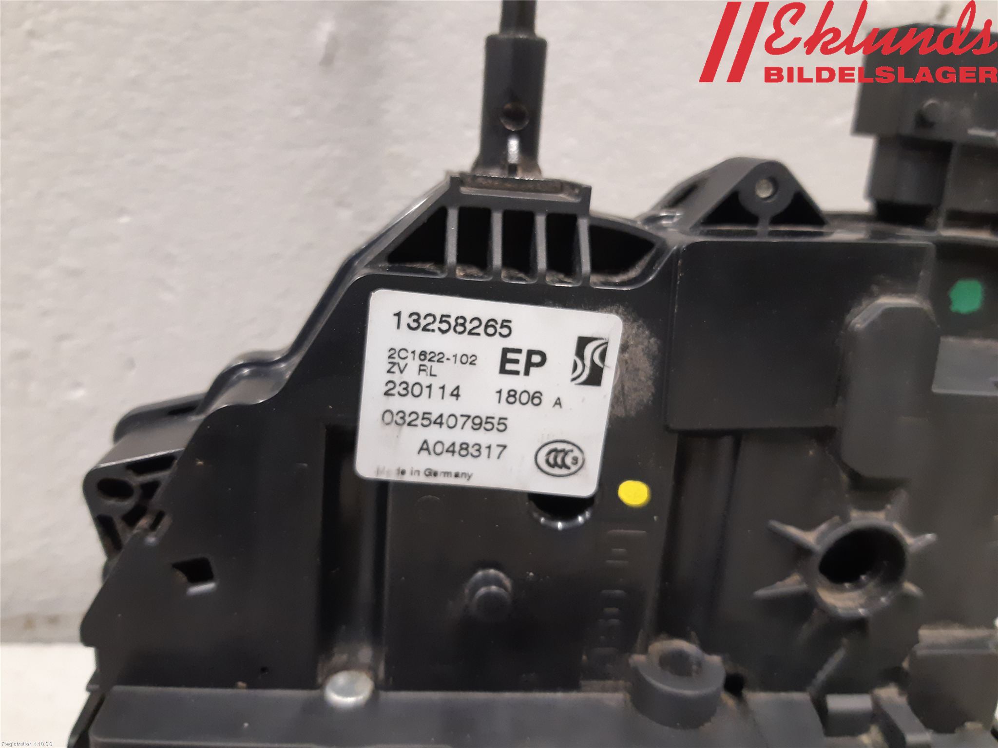 Opel CORSA D 07-14 Låskista-Dörrlås