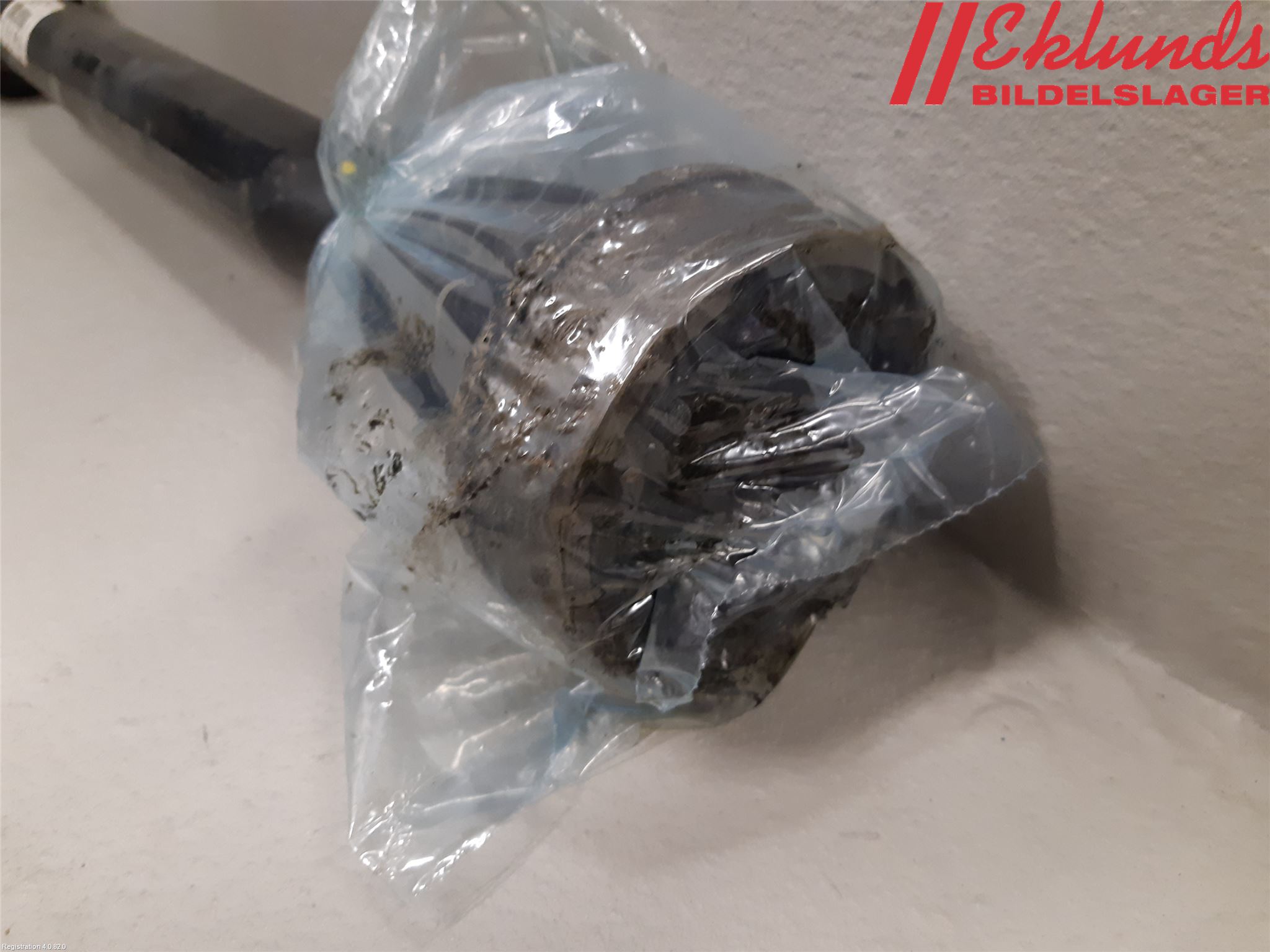 Volkswagen VW POLO 10-17 Drivaxel Fram Höger