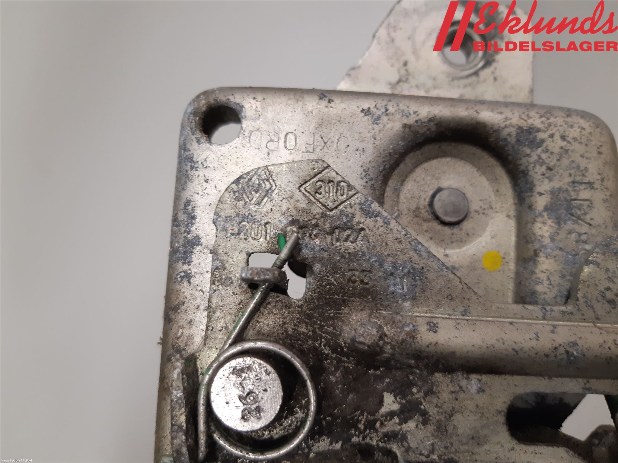 Renault CLIO III  09-12 Huvlås