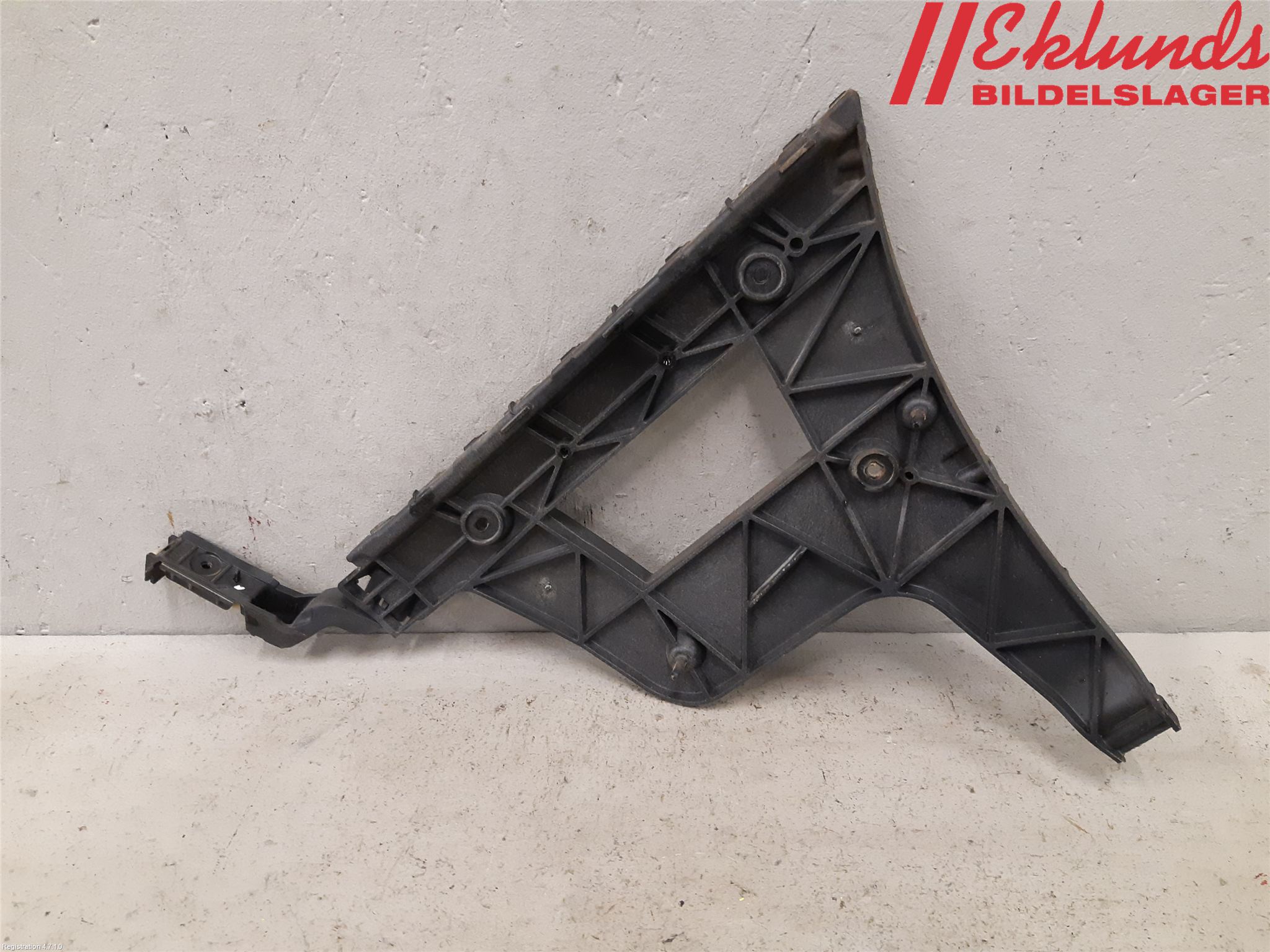 Audi A4/S4 08-11 Stötfångarfäste Bak Vä