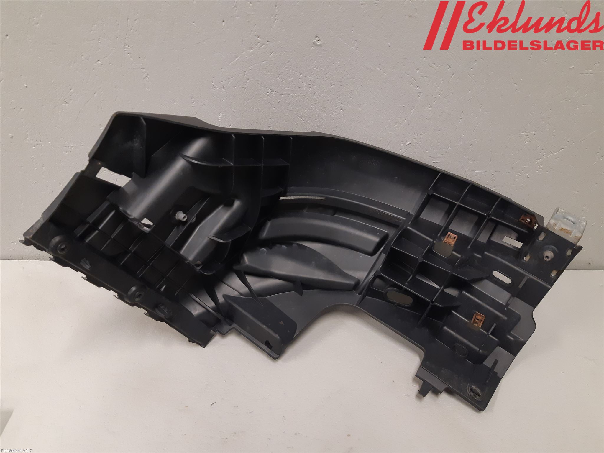 Renault TRAFIC   02-14 Stötfångarfäste Fram Hö