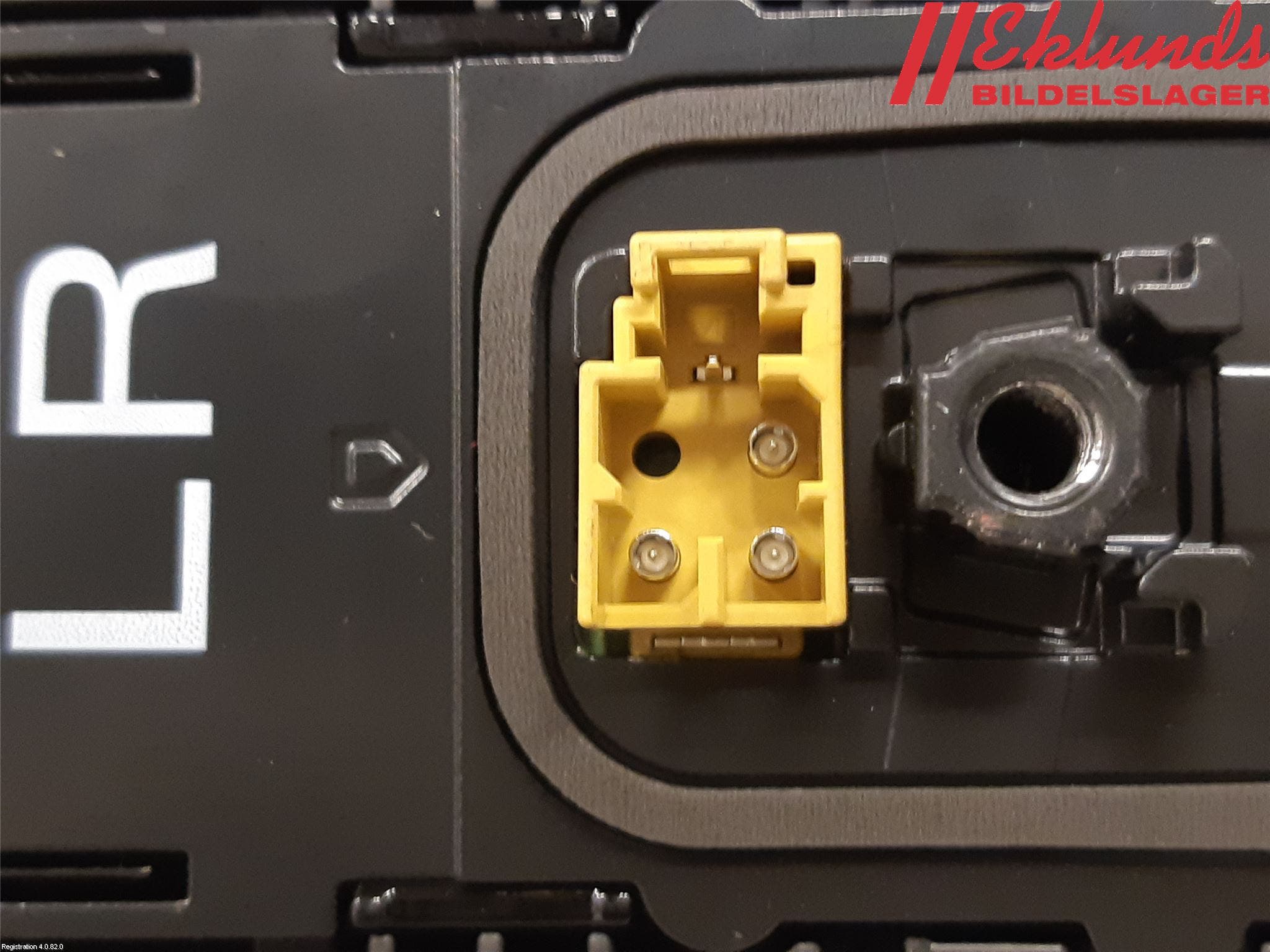 Toyota YARIS CROSS XP21 21- Antenn El