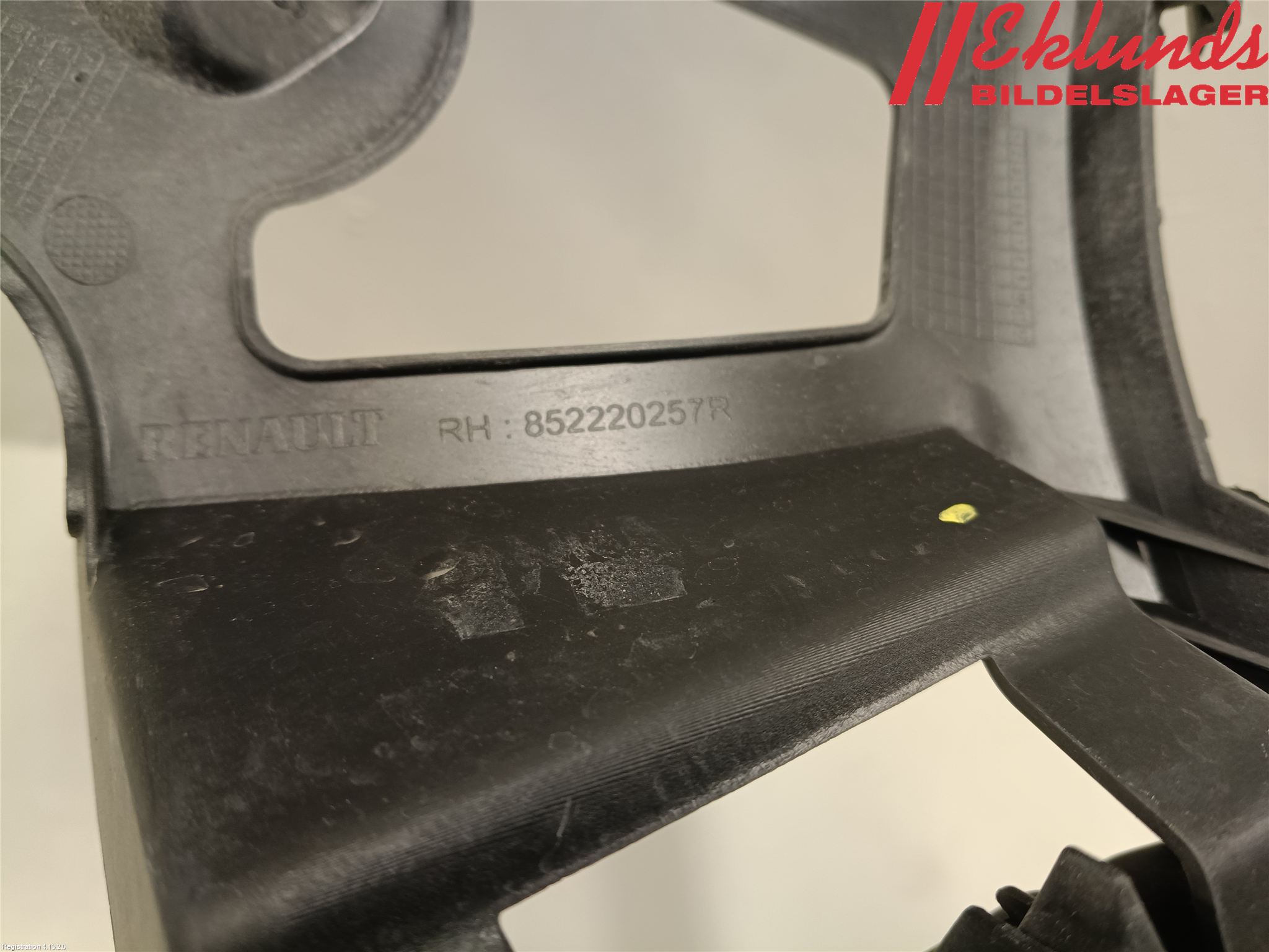 Renault CAPTUR 13-19 Stötfångarfäste Bak Hö