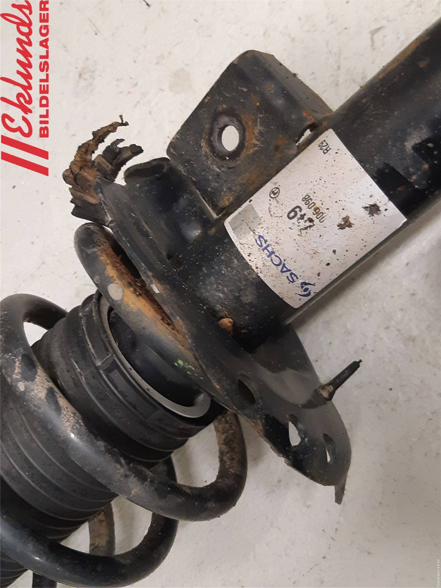 Volvo V60 11-13 Fjäderben Fram Höger