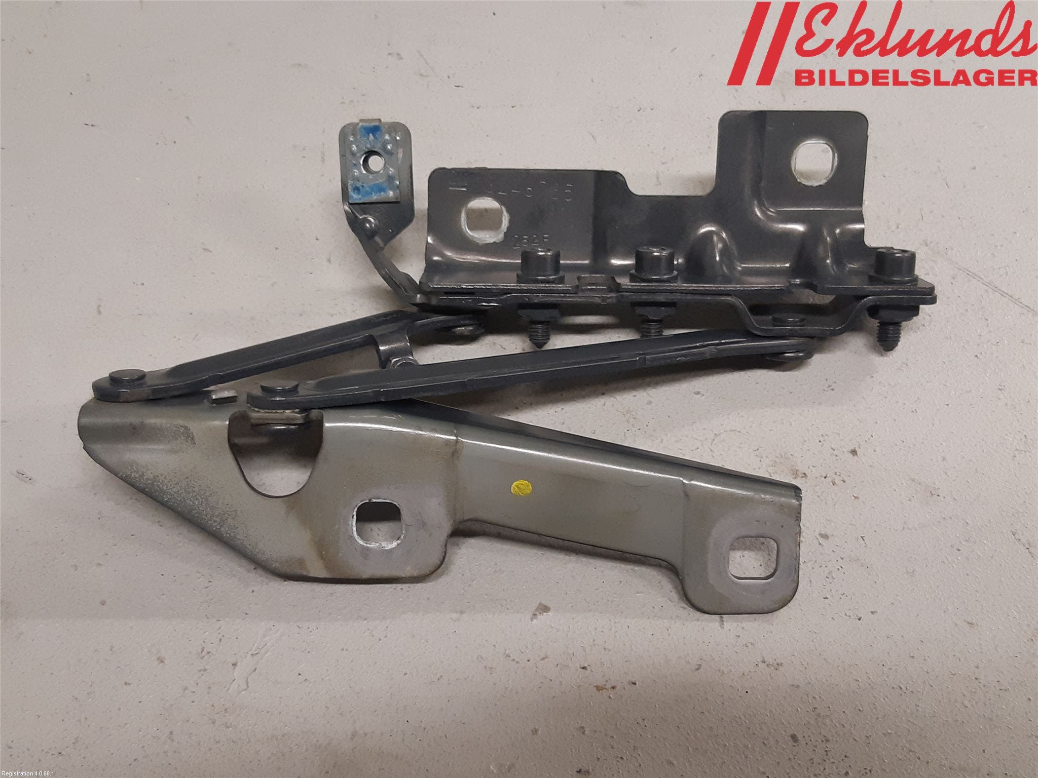 Opel INSIGNIA 09-16 Huvgångjärn