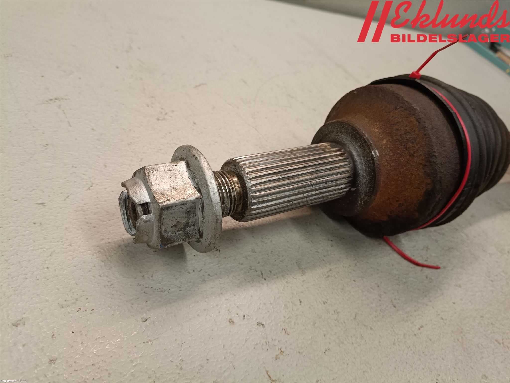 Ford TRANSIT SKÅP/BUSS 14-22 Drivaxel Fram Vänster
