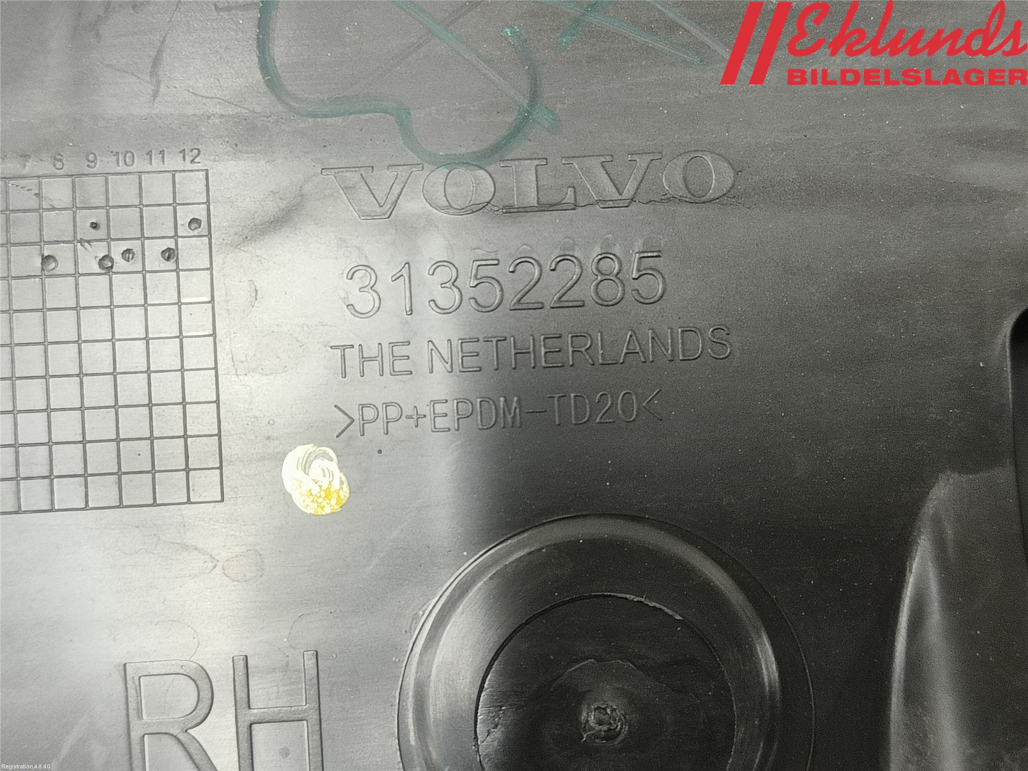Volvo V60 14-18 Stötfångarfäste Bak Hö