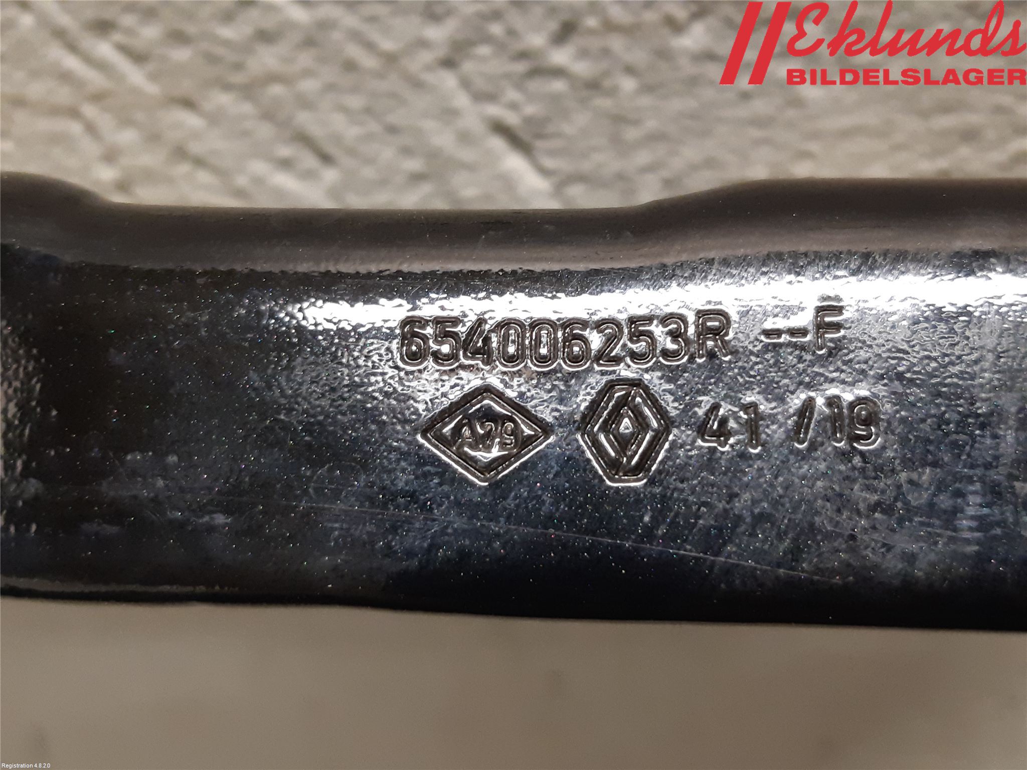 Renault CLIO IV 16-19 Huvgångjärn