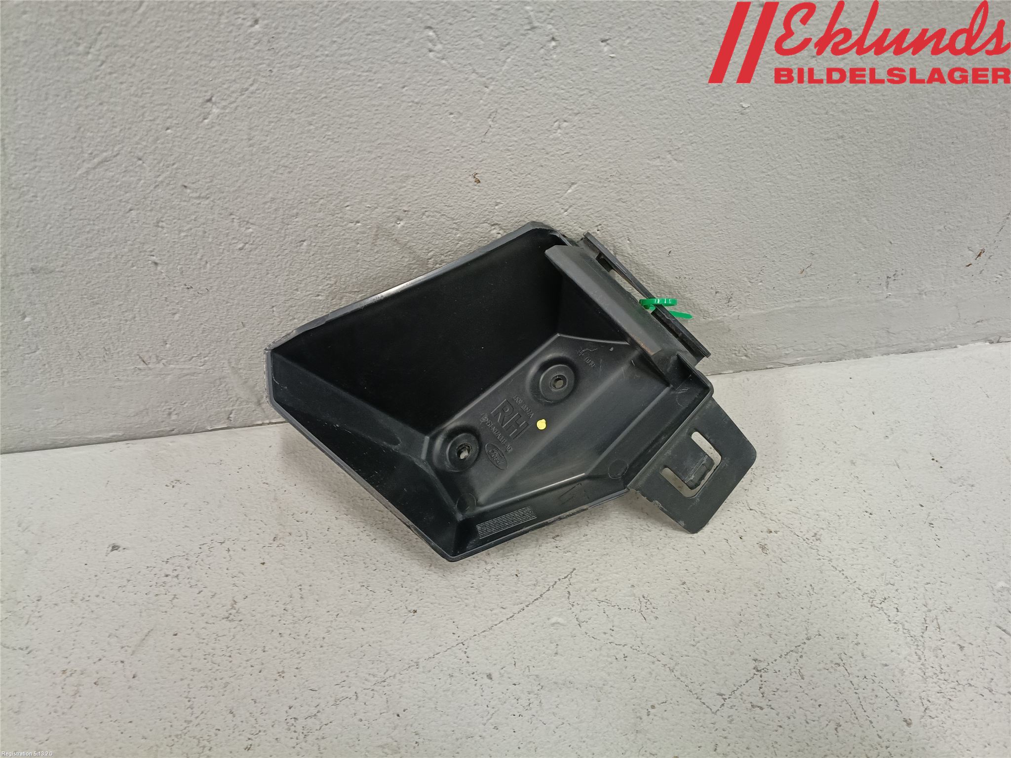 Ford FOCUS 15-18 Stötfångarfäste Bak Hö